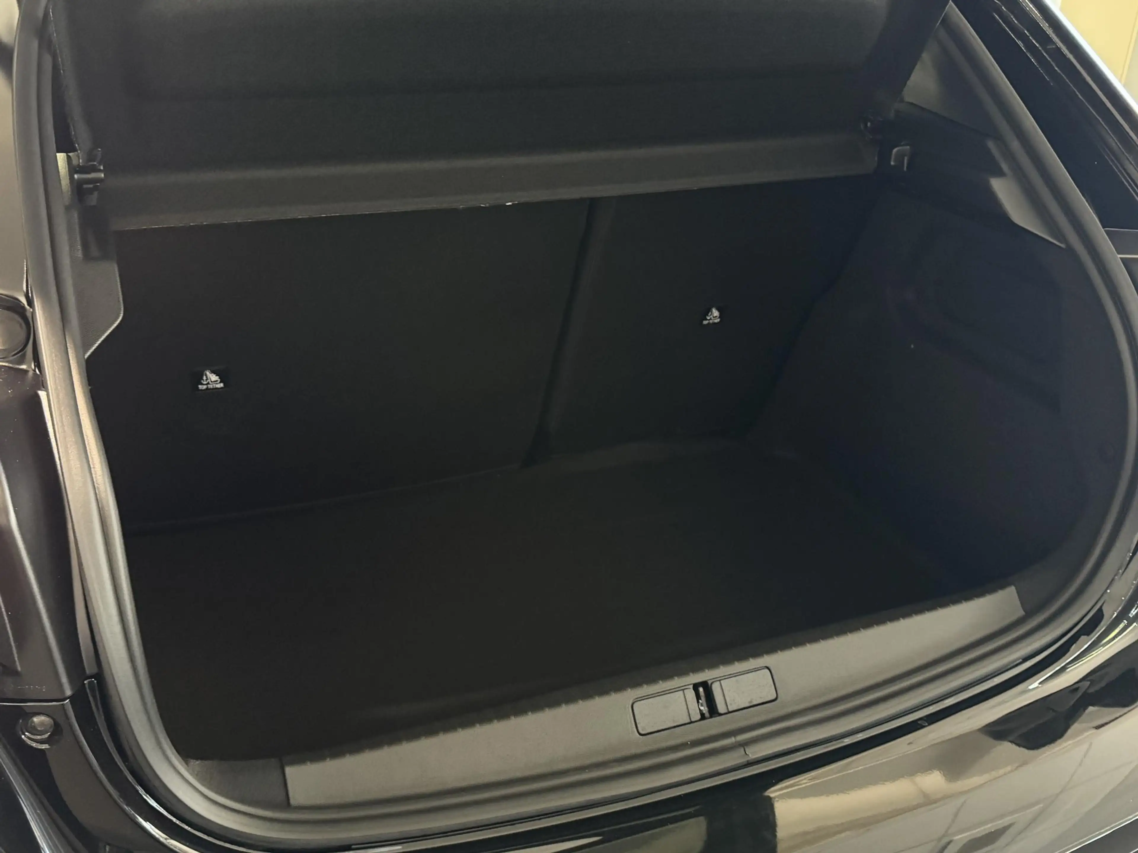 Peugeot 208 1.2 Hybrid 110 e-DCS6 GT — photo 14