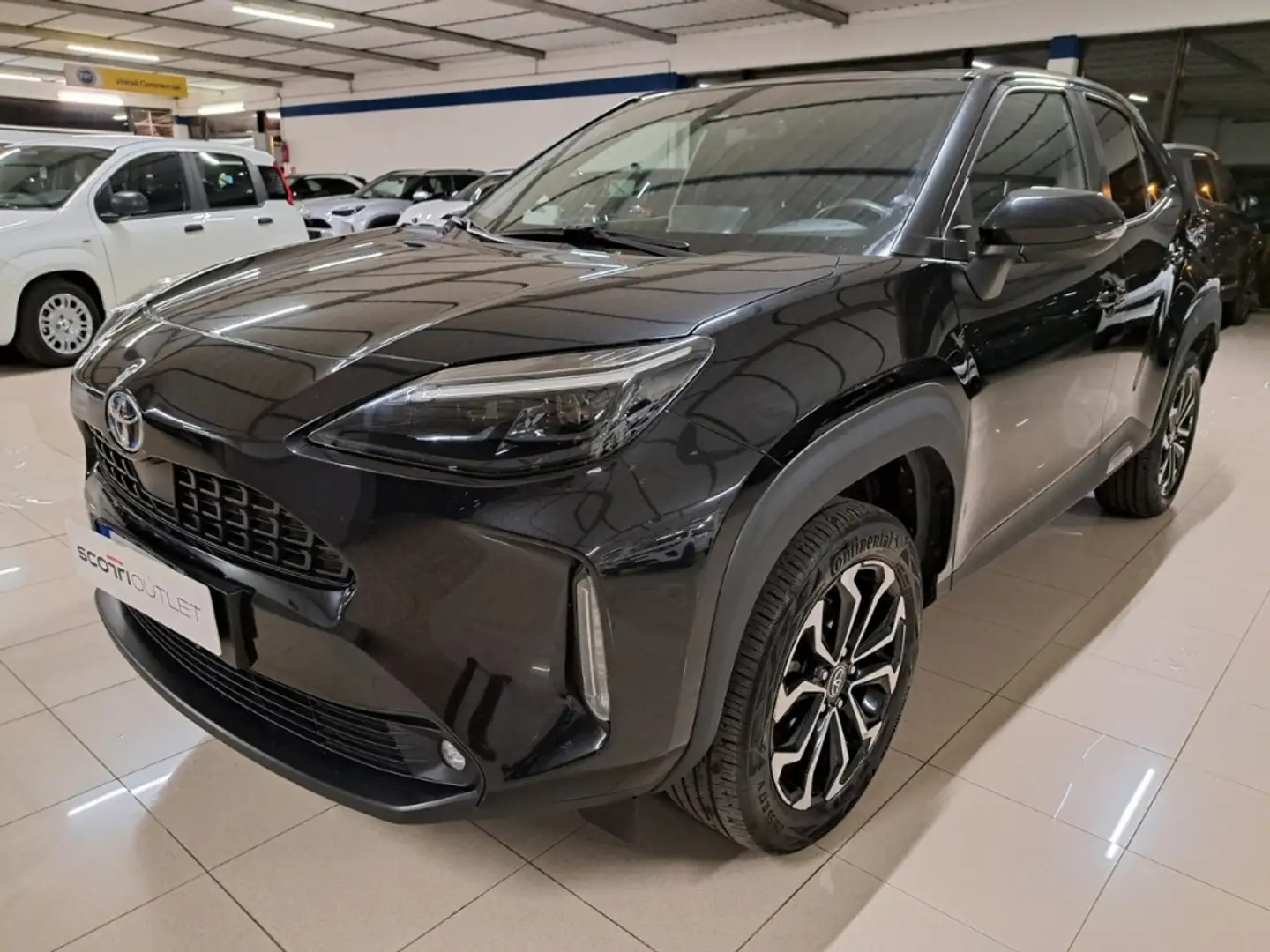 Toyota Yaris Cross 1.5 H Trend Nero - 1