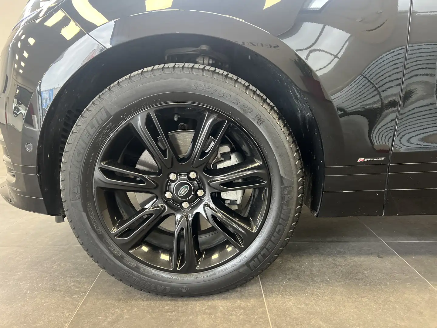 Land Rover Range Rover Velar 2.0d i4 mhev R-Dynamic SE 4wd 204cv auto Negro - 2