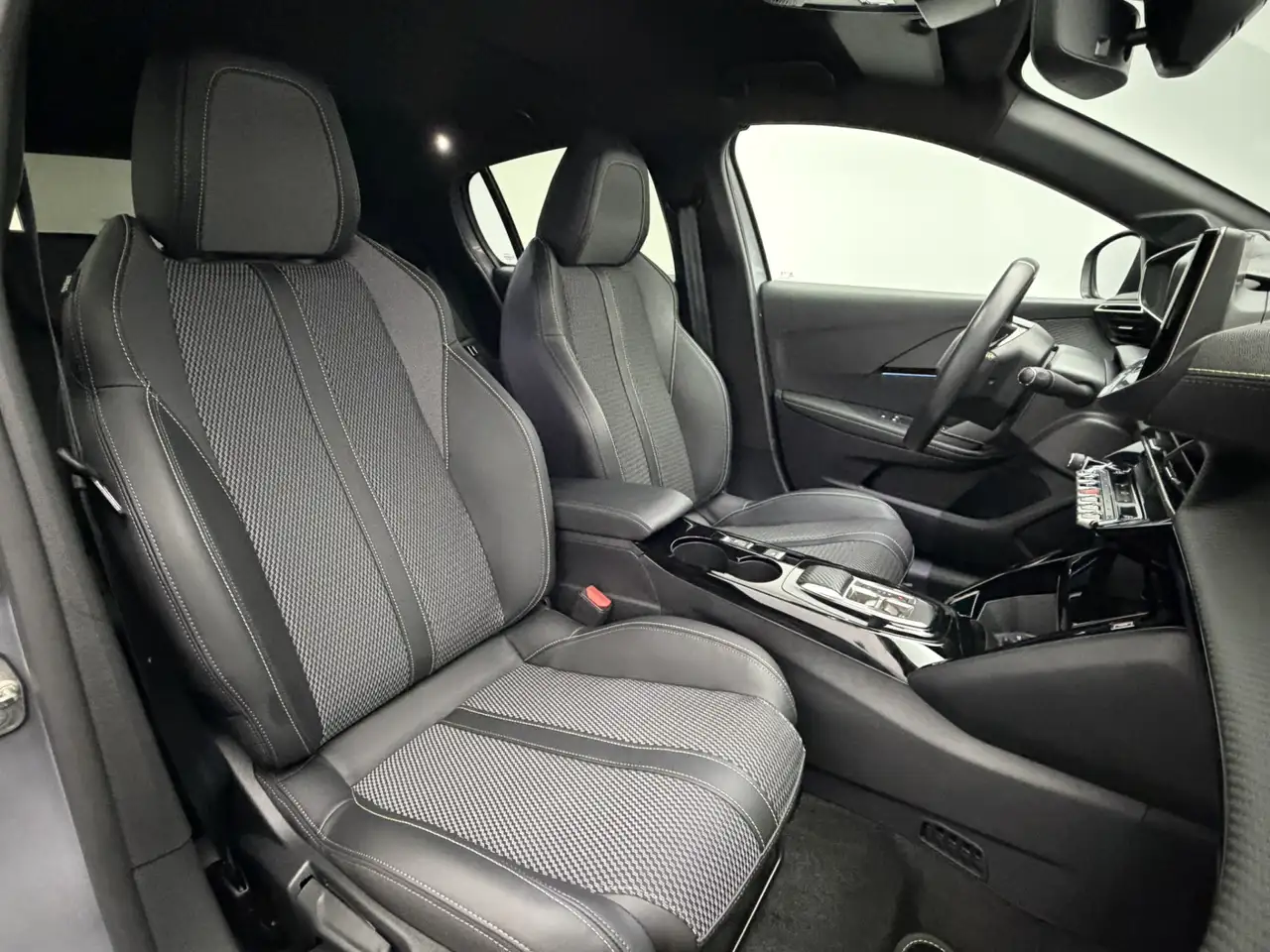 Peugeot E-208 EV GT 51 kWh 3-Fase SOH 96,5% Warmtepomp 3D i-, миниатюра 7