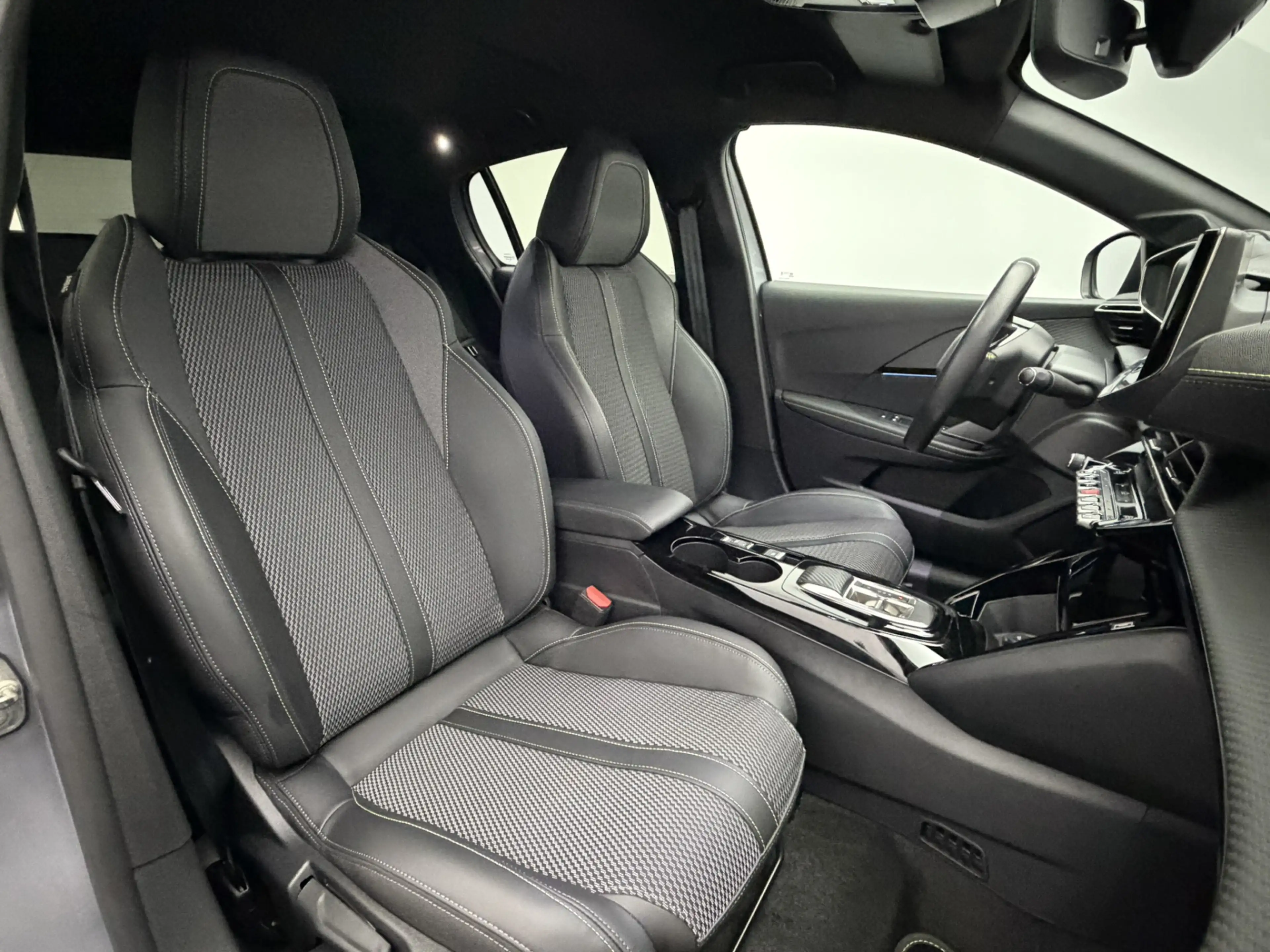 Peugeot e-208 EV GT 51 kWh 3-Fase SOH 96,5% | Warmtepomp | 3D i- — photo 7