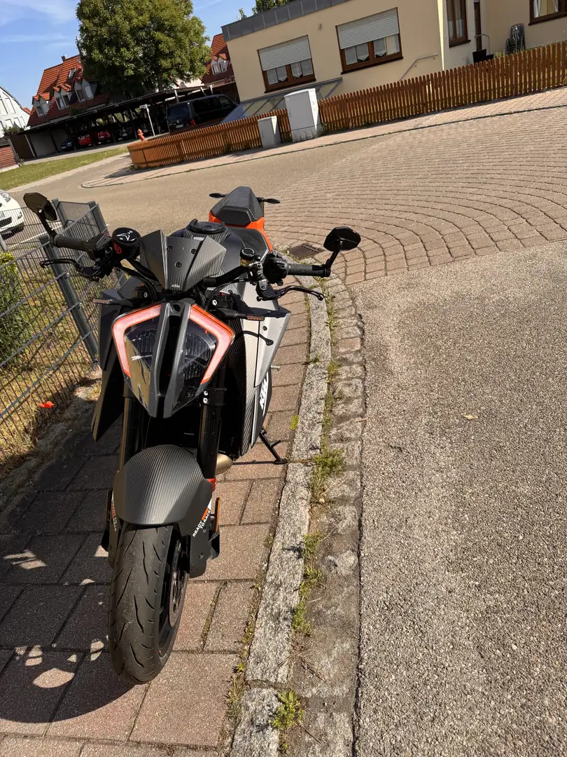 KTM 1290 Super Duke R KTM 1290 Super Duke RR Černá - 2