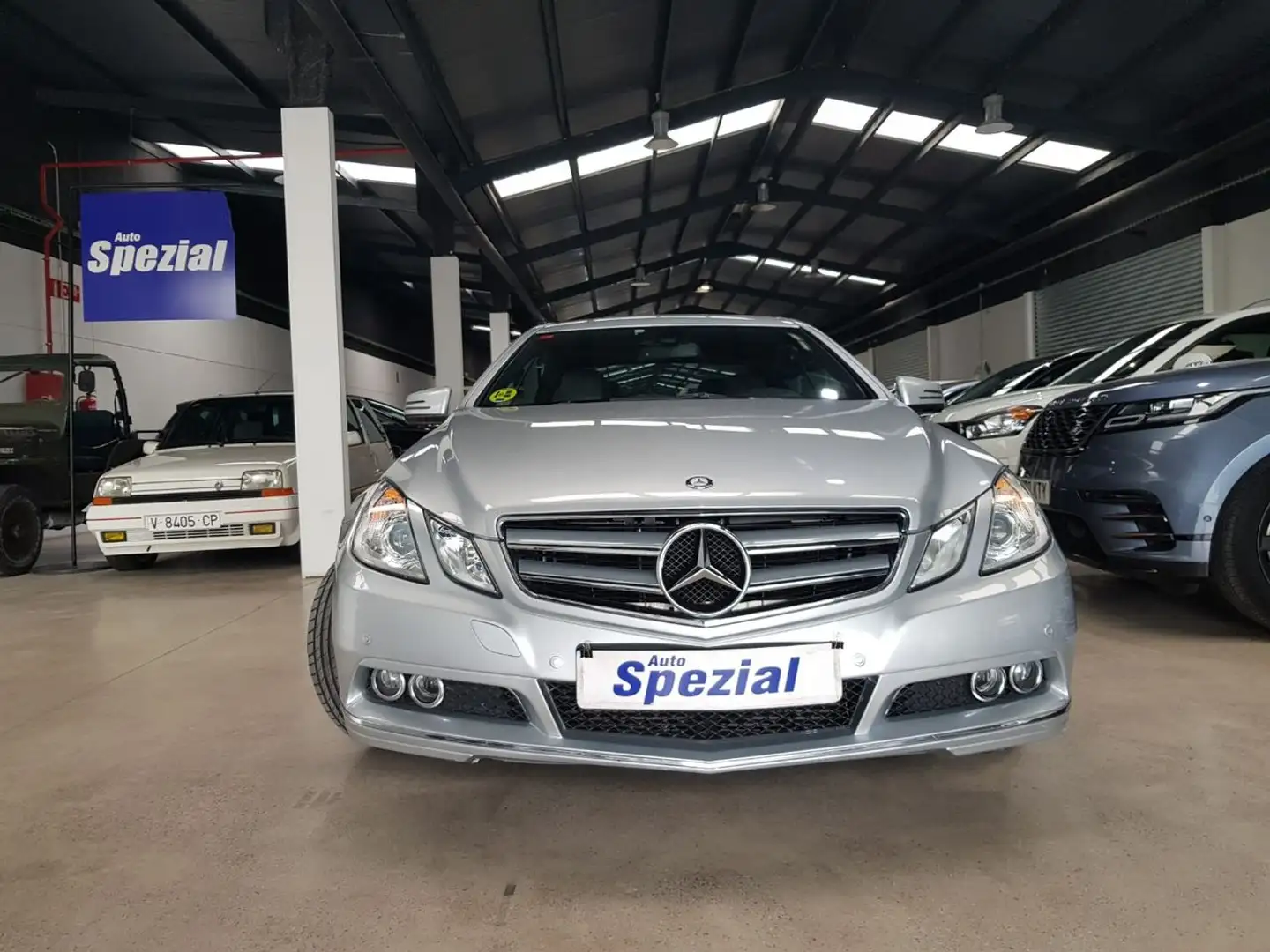 Mercedes-Benz E 220 Coupé 220CDI BE 7G Plus Silber - 2