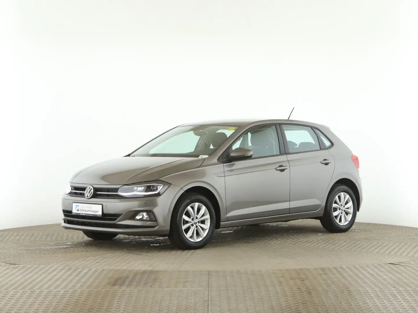 Volkswagen Polo 1.0 TSI Highline *PDC*LED*Navi*SHZ*Klima* Grijs - 2