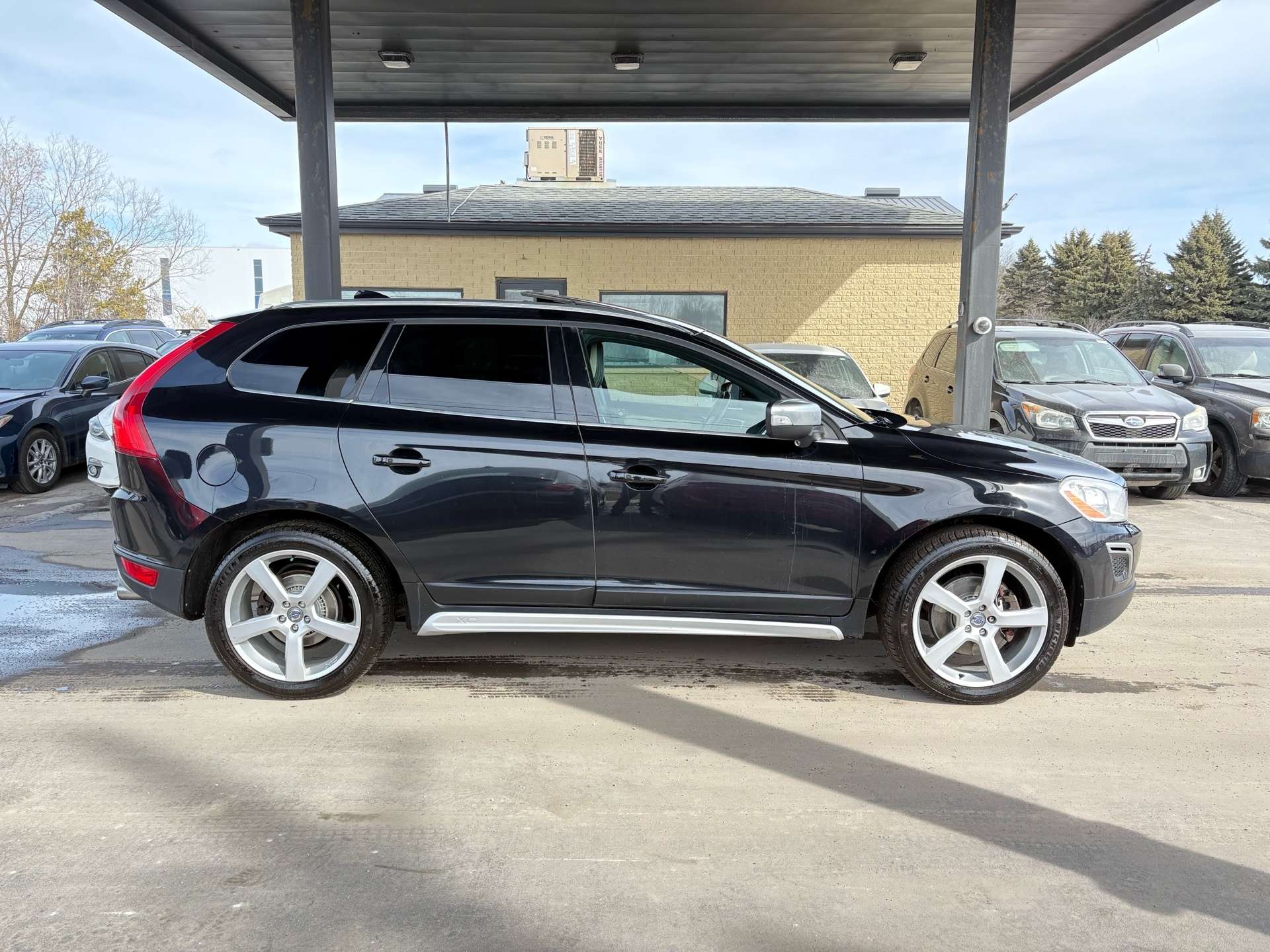 2013 Volvo XC60 AWD T6 I R-DESIGN I ACCIDENT FREE I CERTIFIED alt 3
