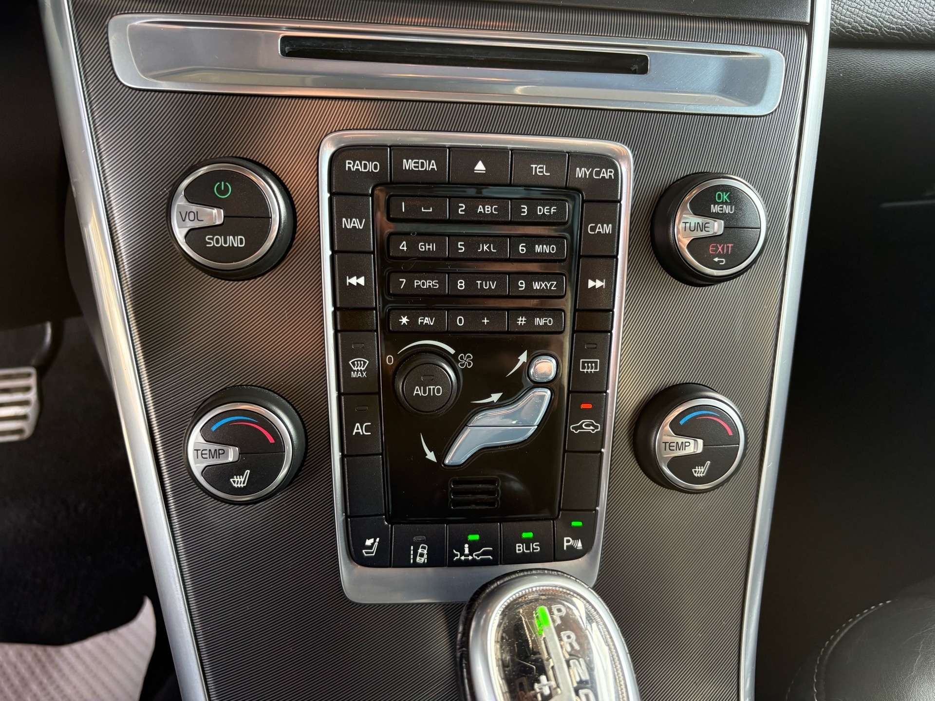 2013 Volvo XC60 AWD T6 I R-DESIGN I ACCIDENT FREE I CERTIFIED thumb 29