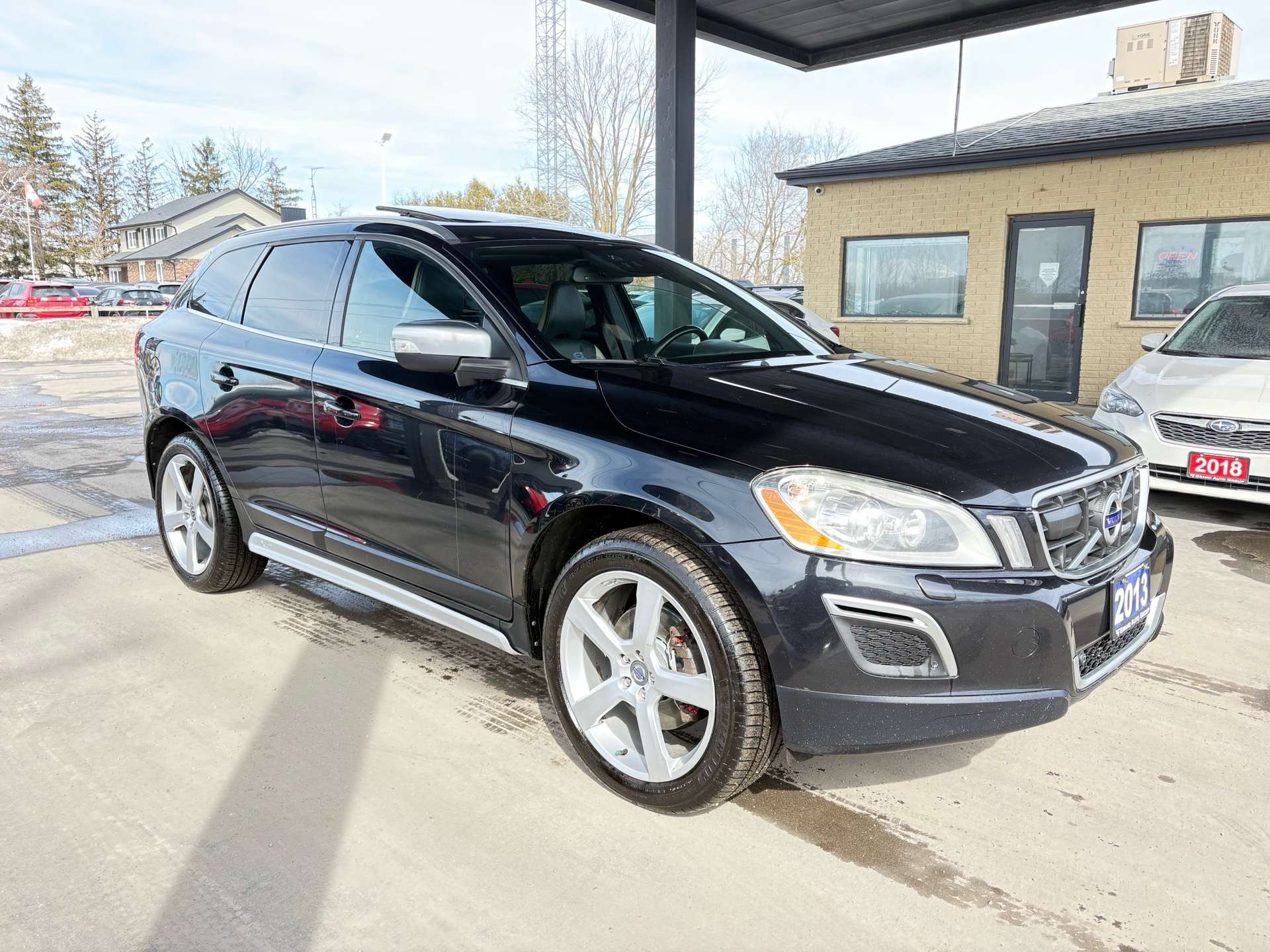 2013 Volvo XC60 AWD T6 I R-DESIGN I ACCIDENT FREE I CERTIFIED alt 2