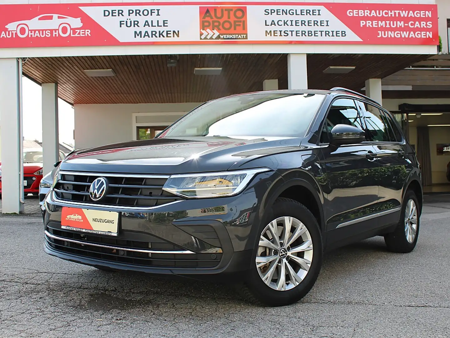 Volkswagen Tiguan 1,4 TSI eHybrid Life DSG *LED, NAVI, KESSY, Win... Grau - 1