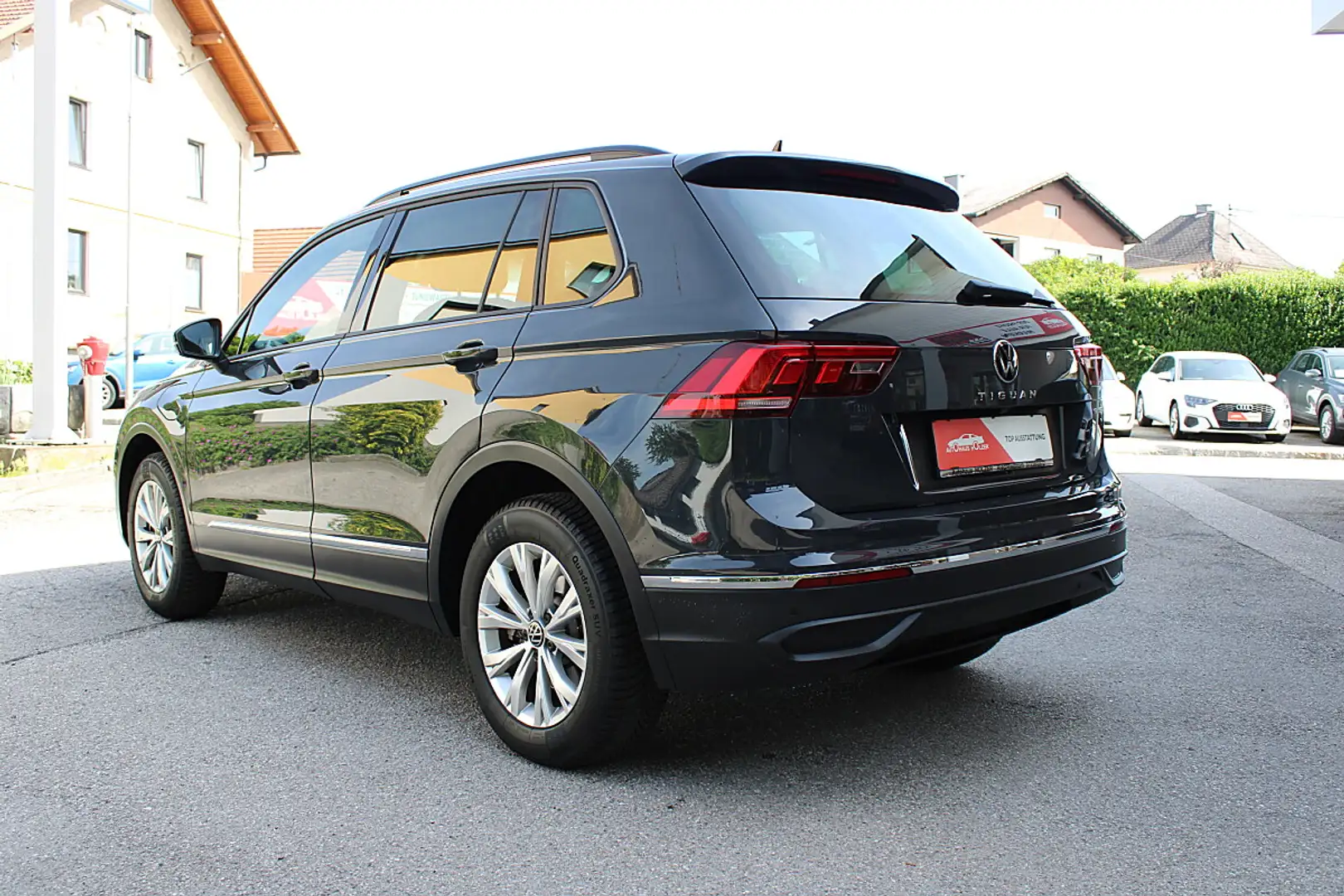 Volkswagen Tiguan 1,4 TSI eHybrid Life DSG *LED, NAVI, KESSY, Win... Grau - 2