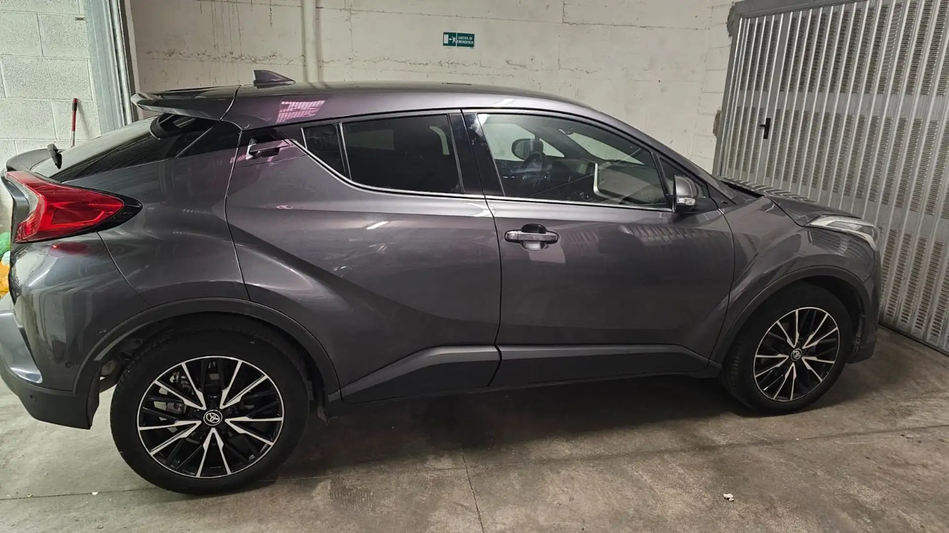 Toyota C-HR 1.2t Lounge awd cvt - 2