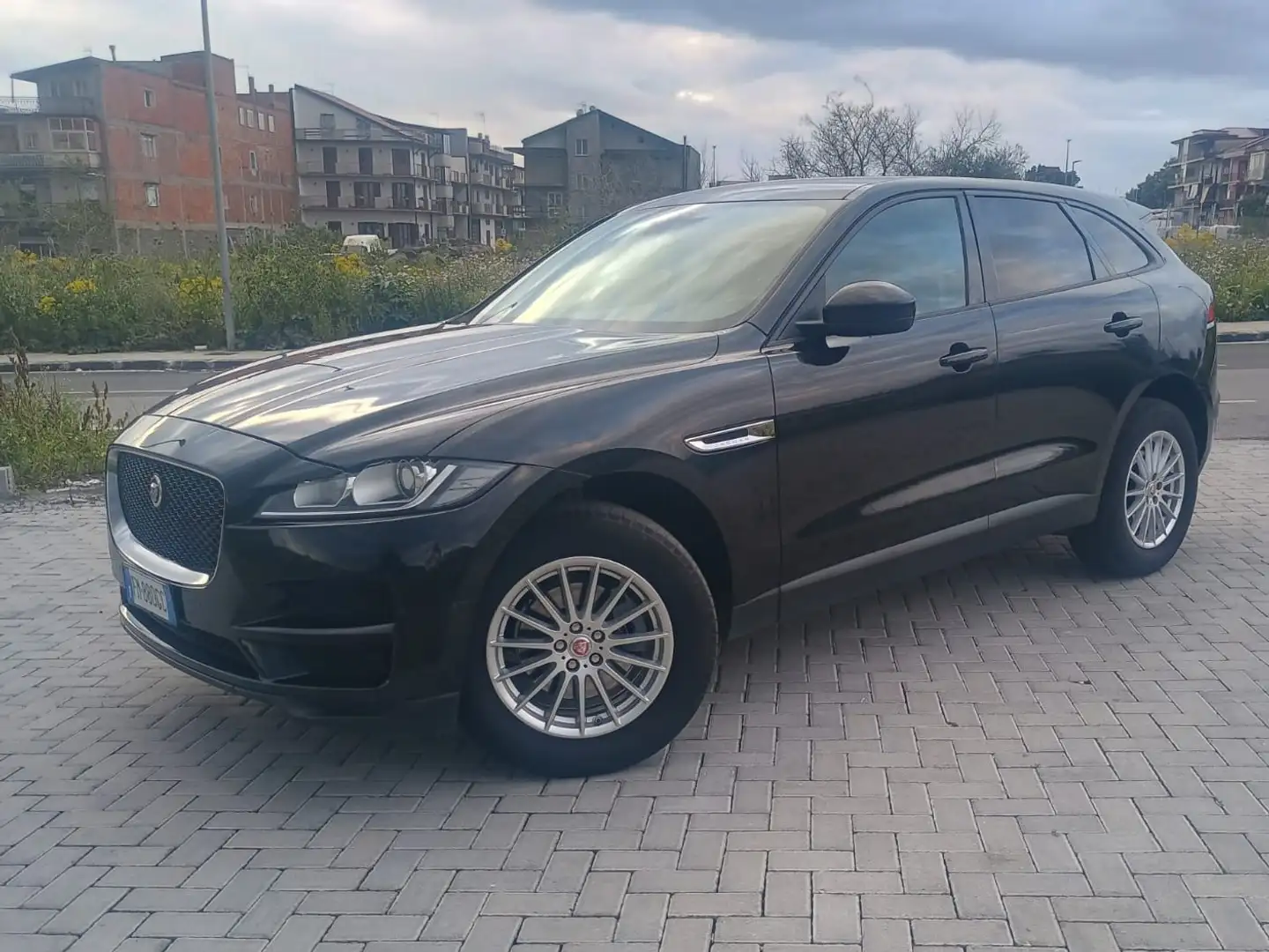 Jaguar F-Pace 2.0d Prestige awd 180cv auto - 1