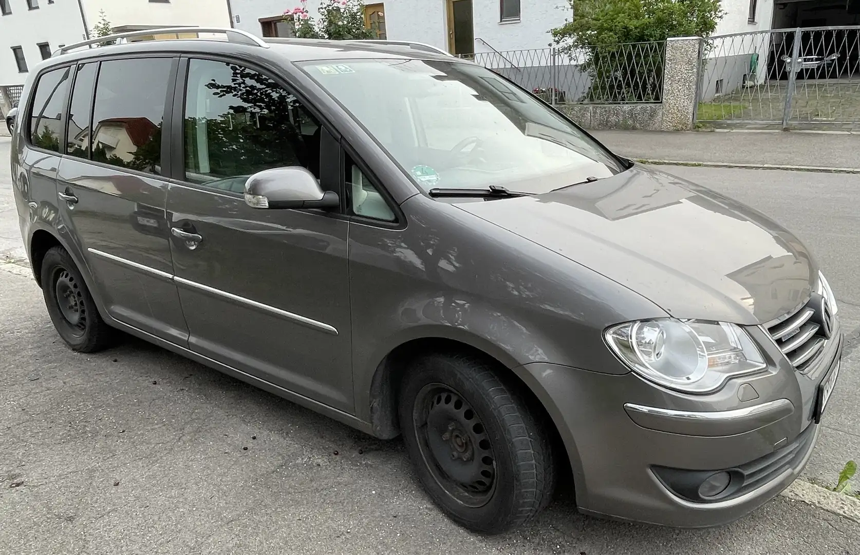 Volkswagen Touran Touran Diesel 1.9 TDI DPF Blue Motion Highline Gris - 2