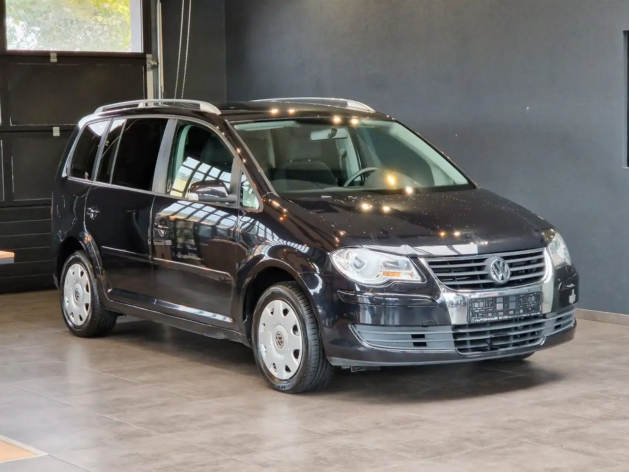 Volkswagen Touran Monovolume in Zwart tweedehands in Gäufelden voor € 2.999,-