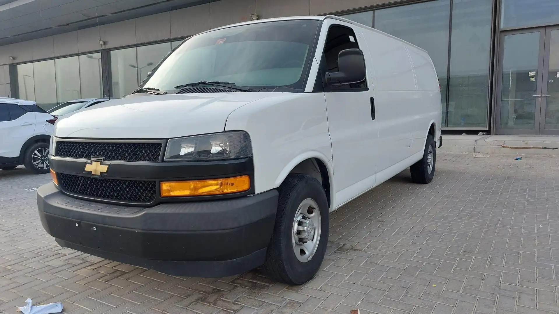 Chevrolet Chevy Van 3x Chevrolet Express 6.0L V8 2020met 14900 KM grij White - 2