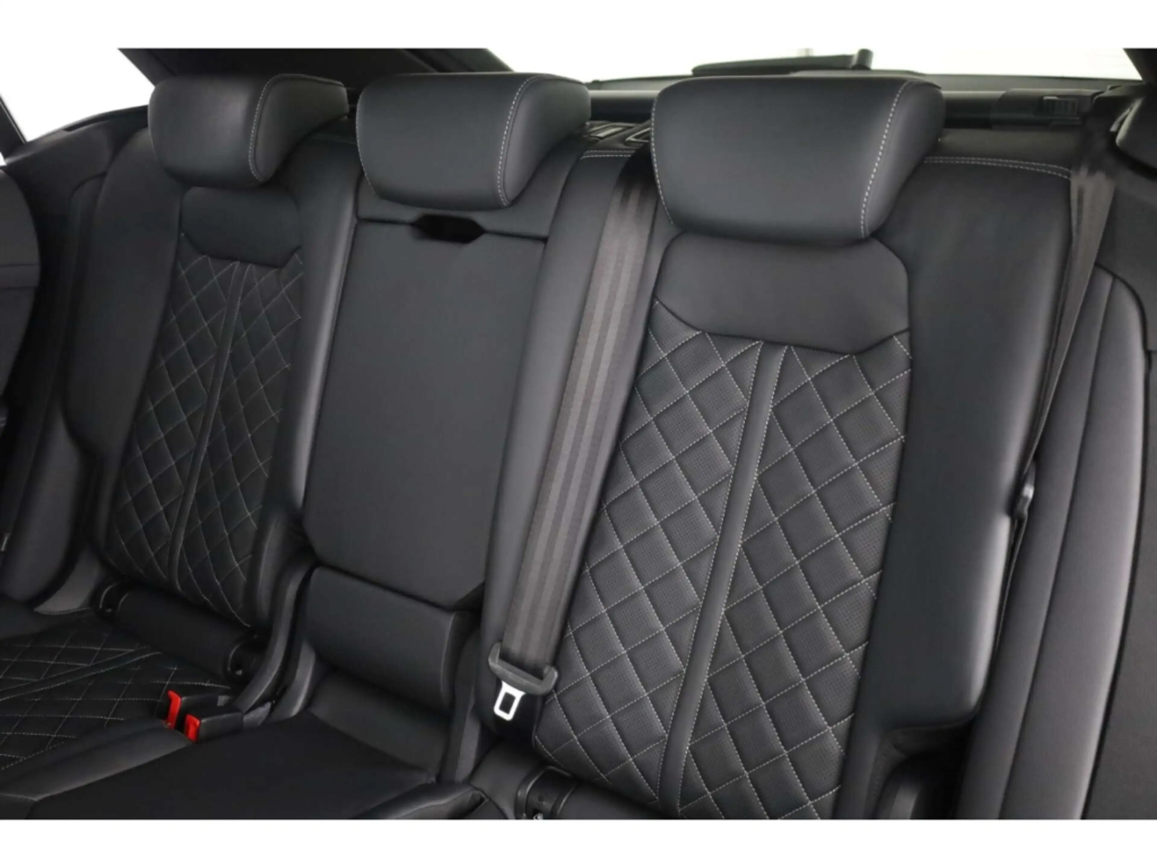 Audi SQ8 TFSI — photo 11