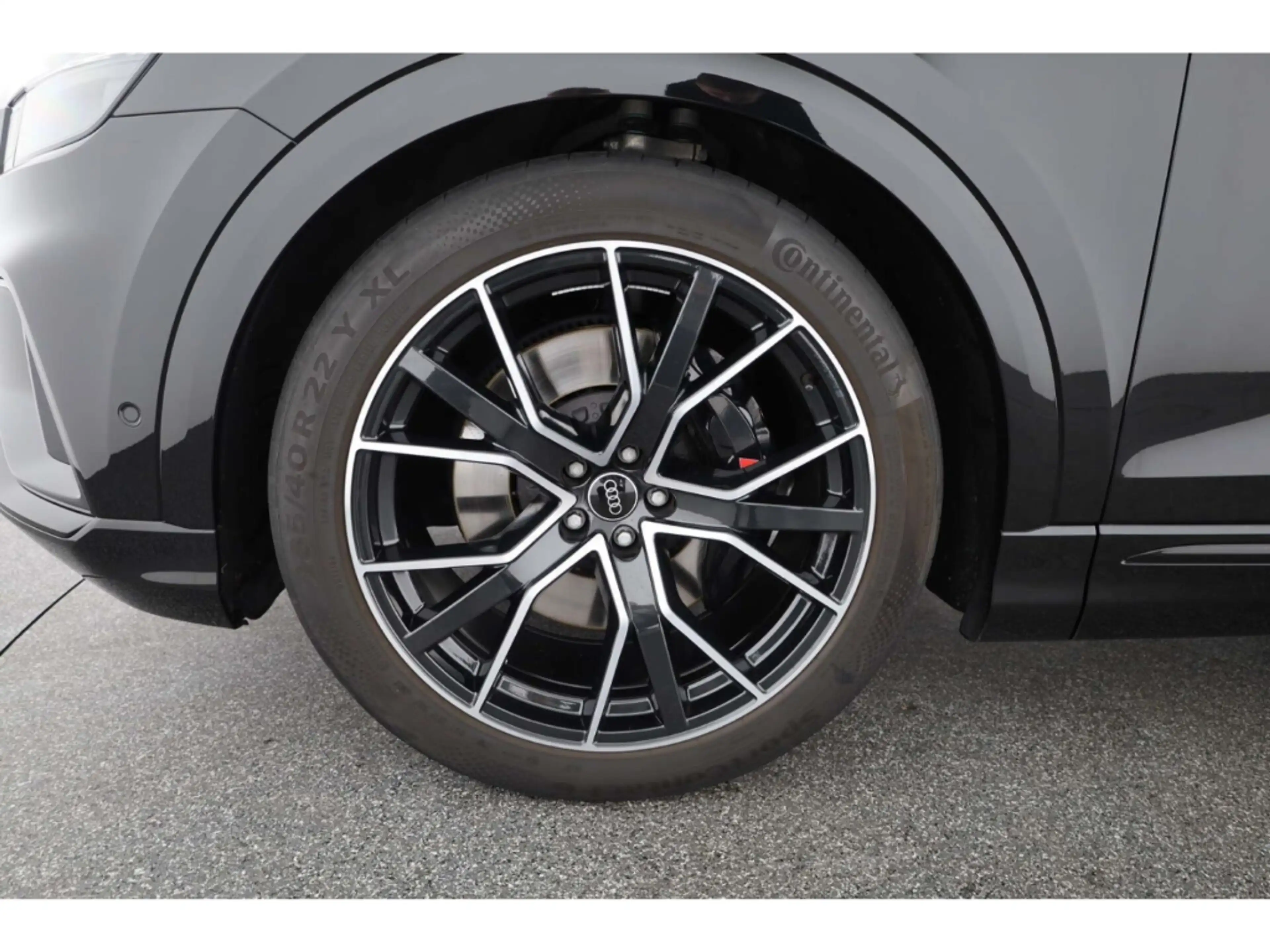 Audi SQ8 TFSI — photo 8