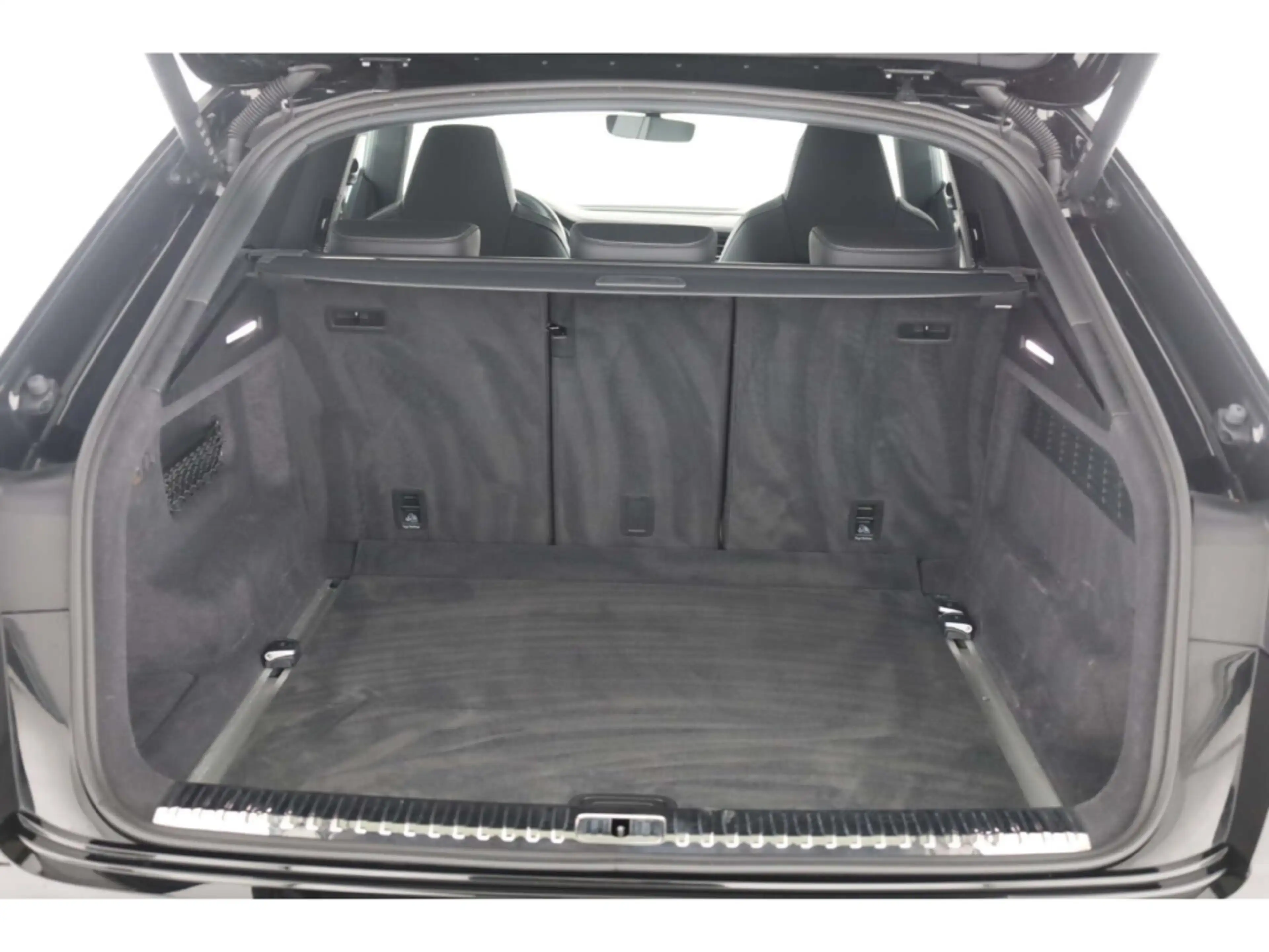Audi SQ8 TFSI — photo 12