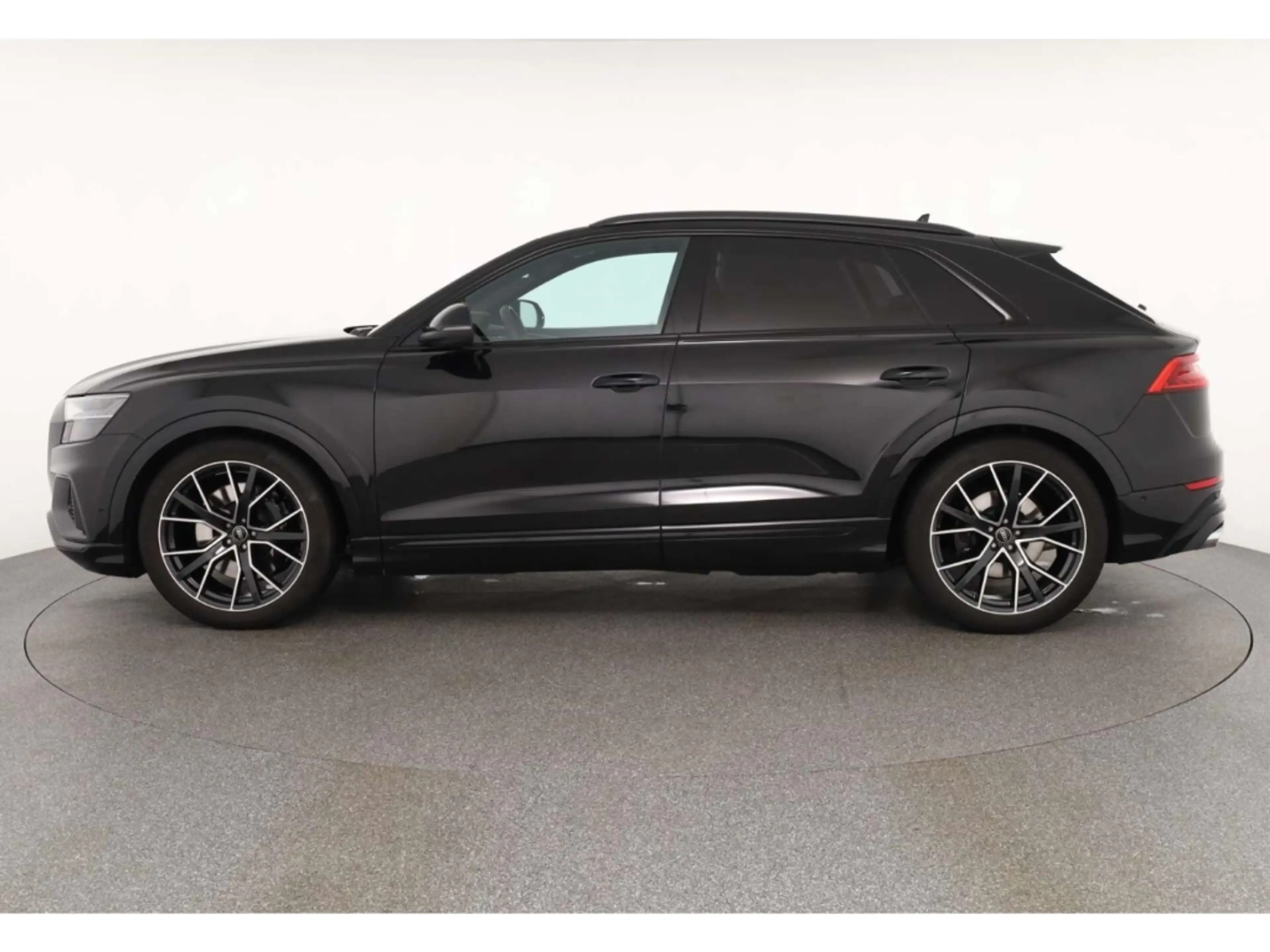 Audi SQ8 TFSI — photo 5