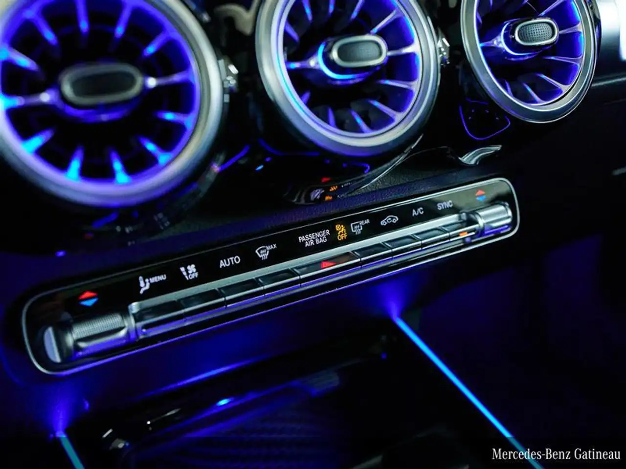 Mercedes-Benz GLB снимка Mercedes-Benz GLB