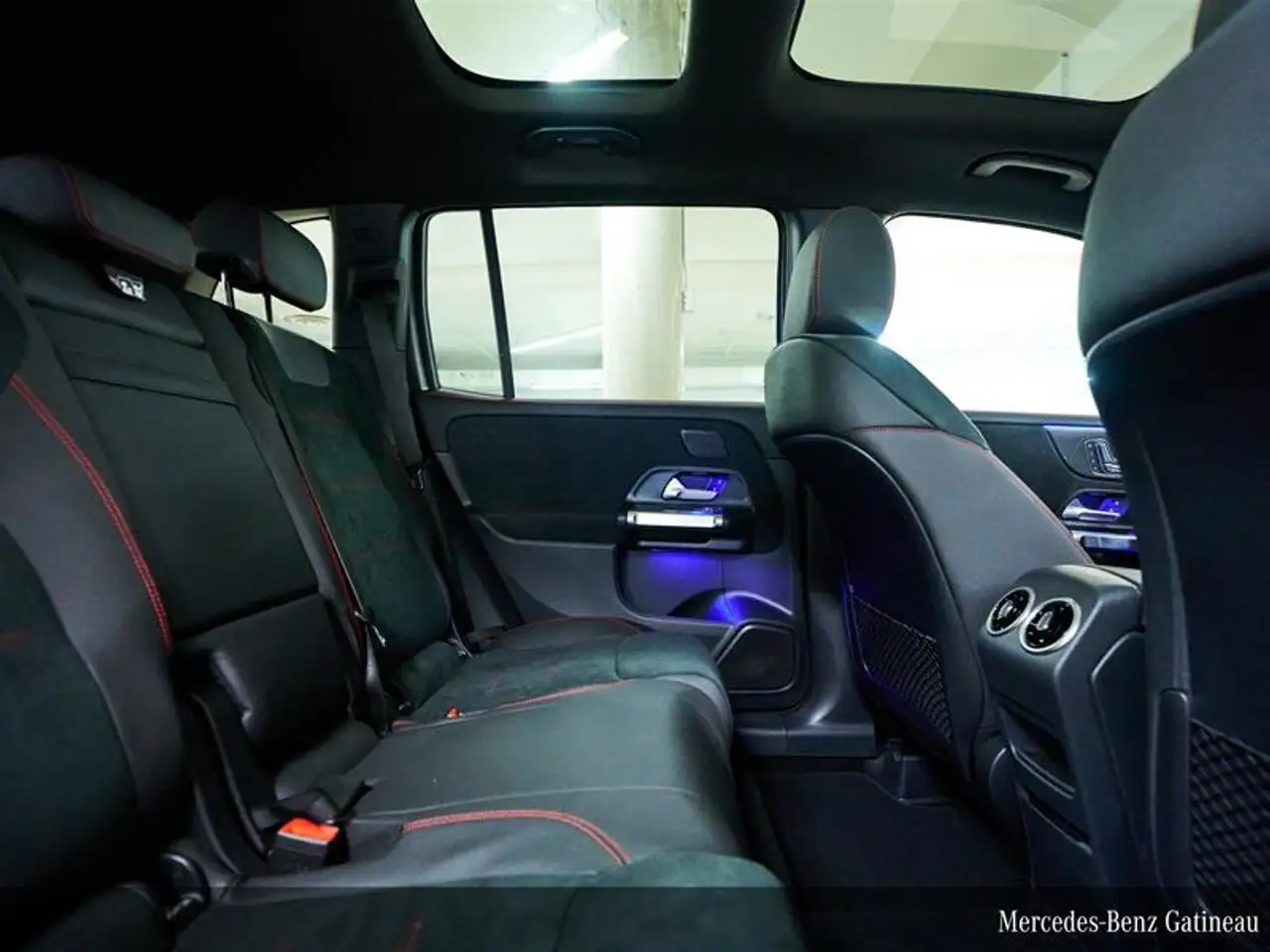 Mercedes-Benz GLB снимка Mercedes-Benz GLB