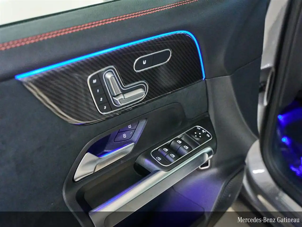 Mercedes-Benz GLB снимка Mercedes-Benz GLB