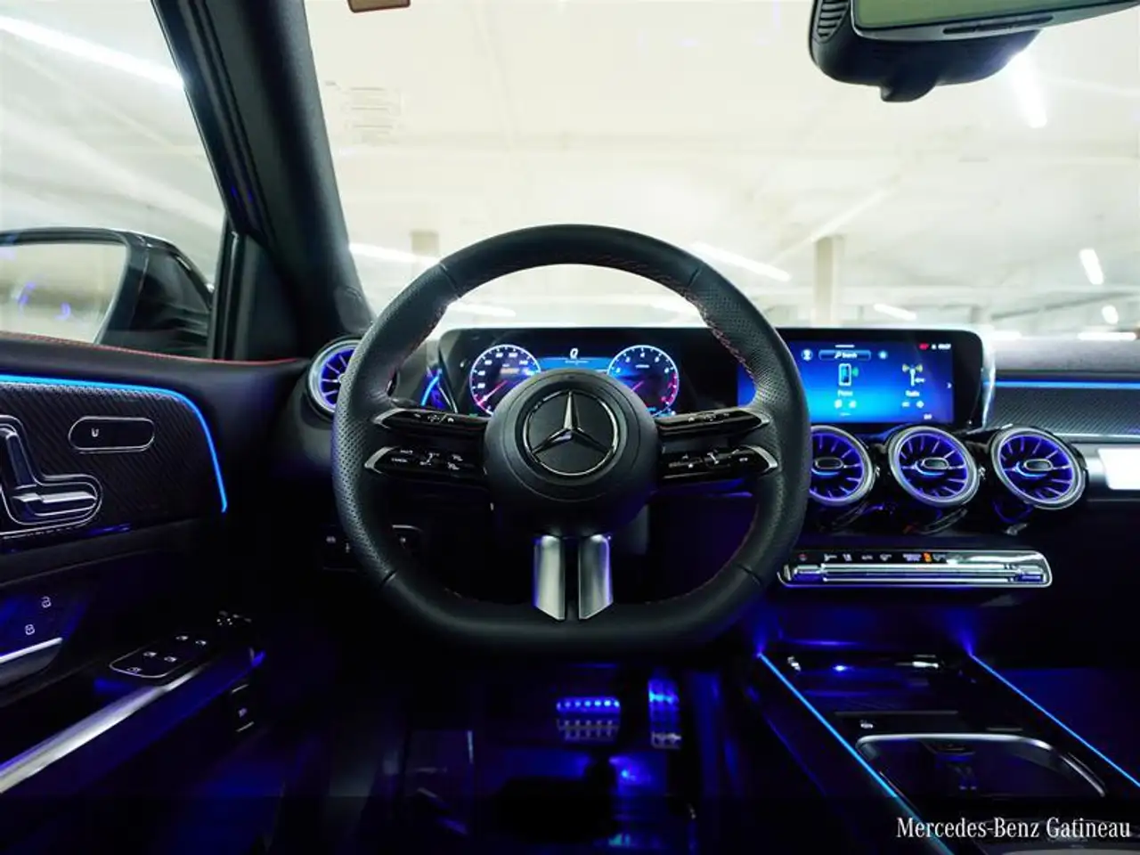 Mercedes-Benz GLB снимка Mercedes-Benz GLB