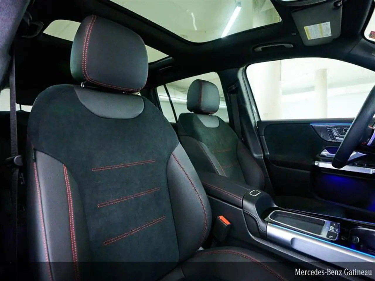 Mercedes-Benz GLB снимка Mercedes-Benz GLB