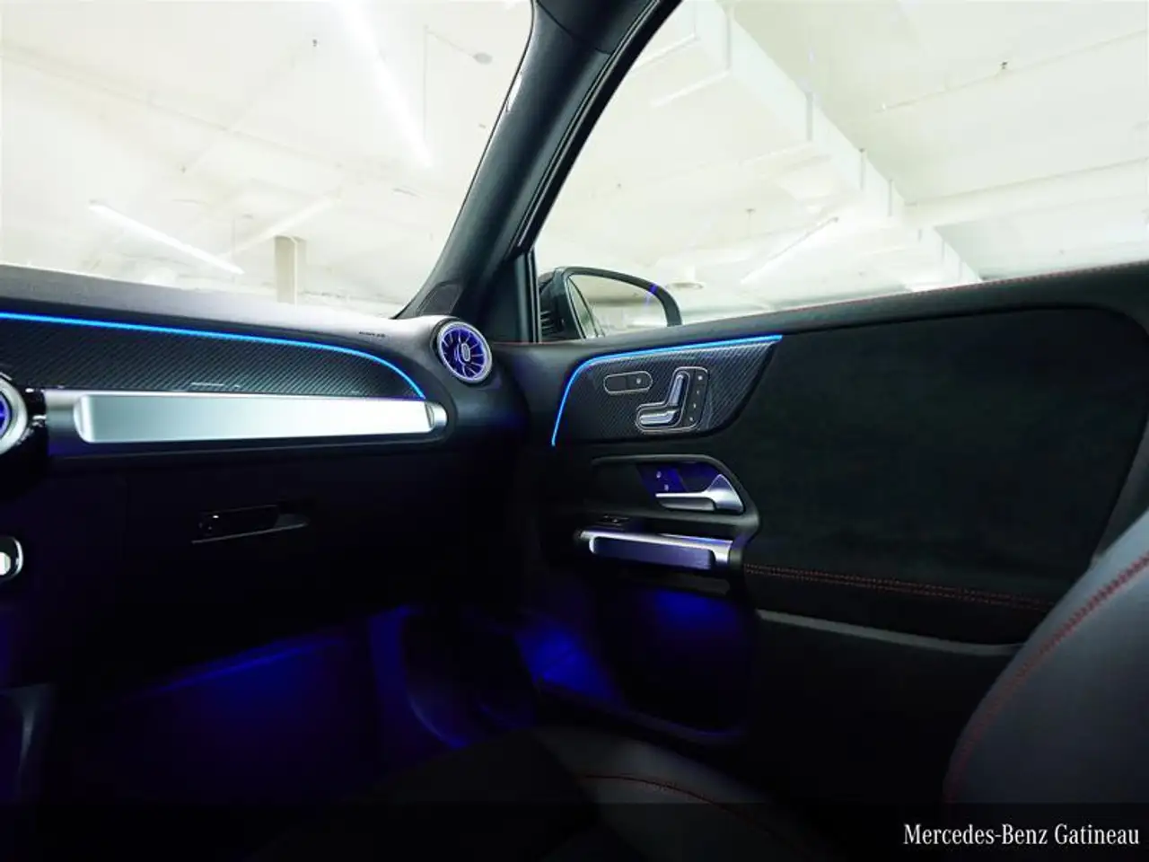 Mercedes-Benz GLB снимка Mercedes-Benz GLB