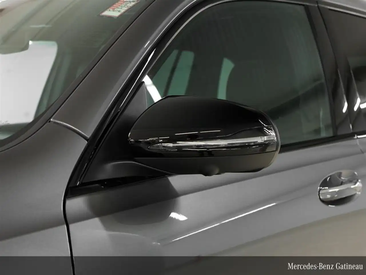 Mercedes-Benz GLB снимка Mercedes-Benz GLB