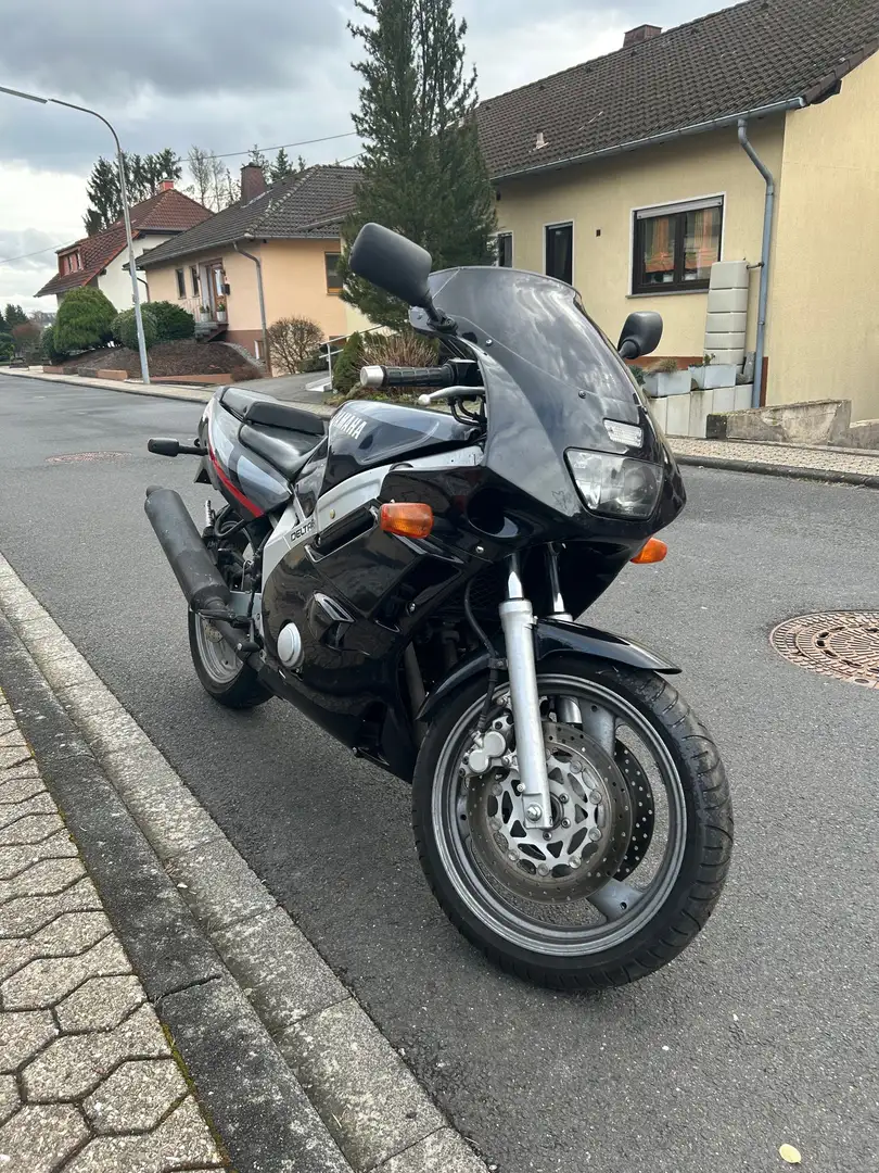 Yamaha FZR 600 Zwart - 1