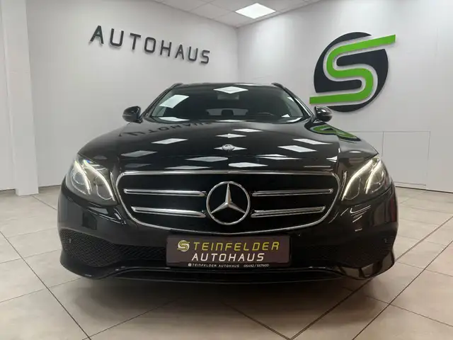 Mercedes-Benz E view 2