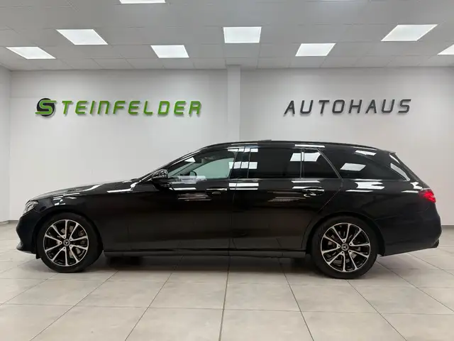 Mercedes-Benz E view 3