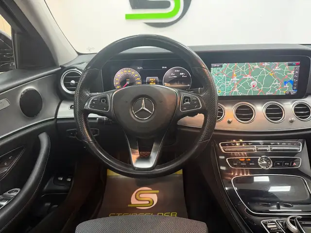 Mercedes-Benz E view 12