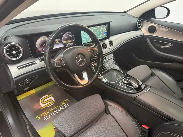 Mercedes-Benz E view 9