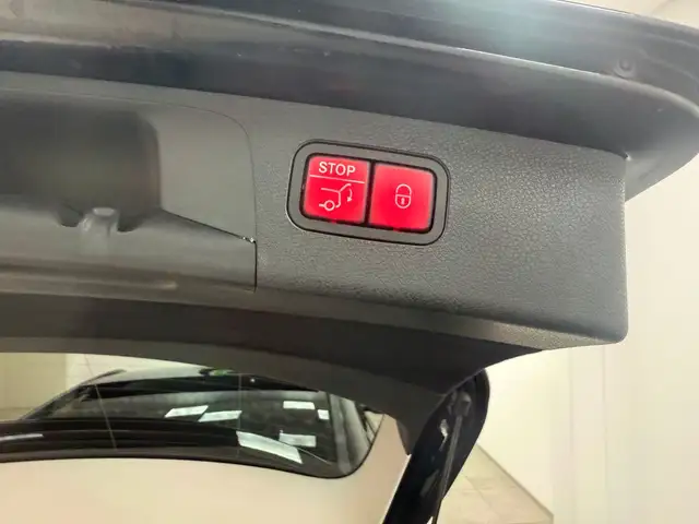 Mercedes-Benz E view 15