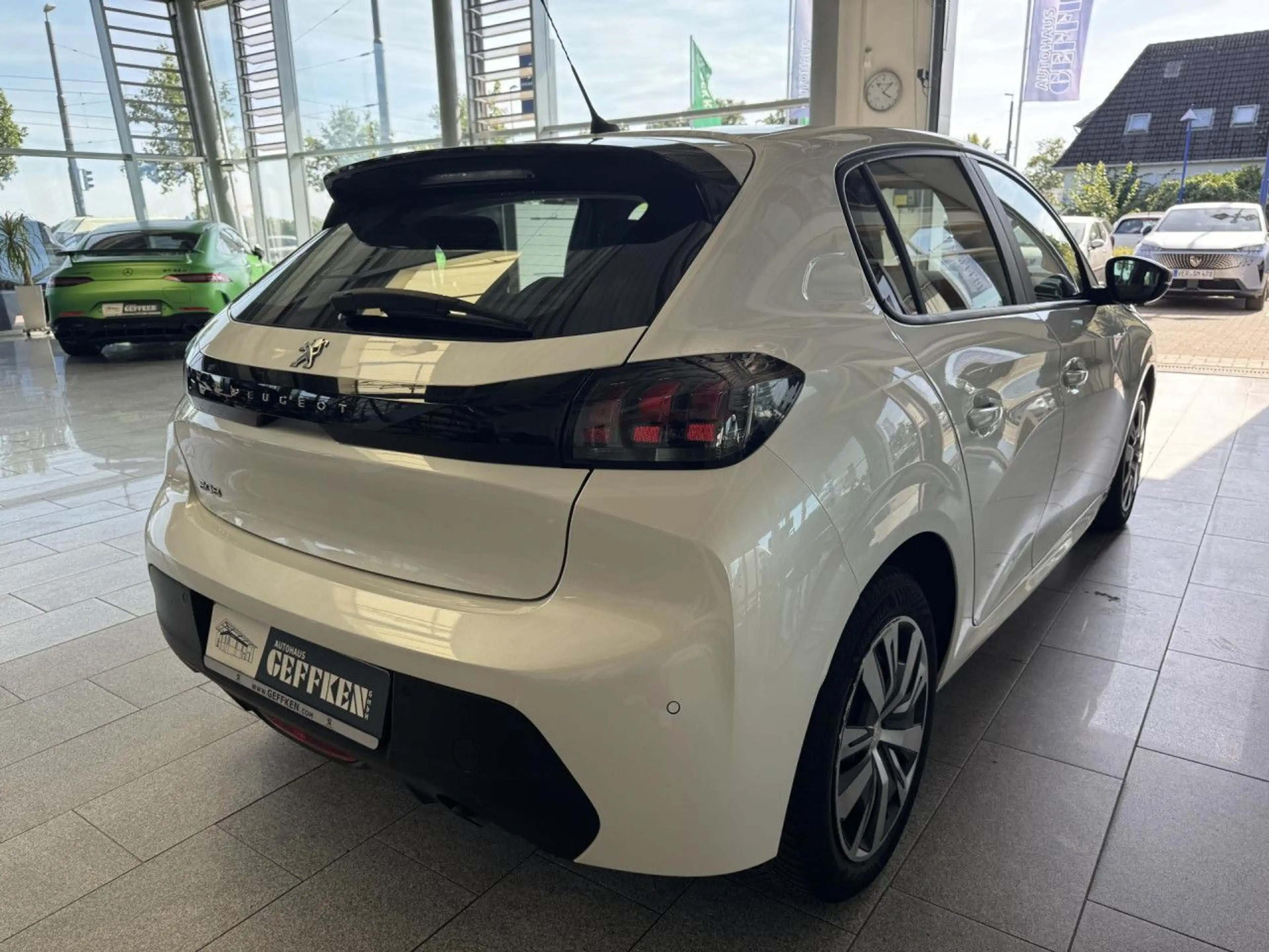 Peugeot 208 PureTech 100 Active, Sitzheizung! Bluetooth — photo 7