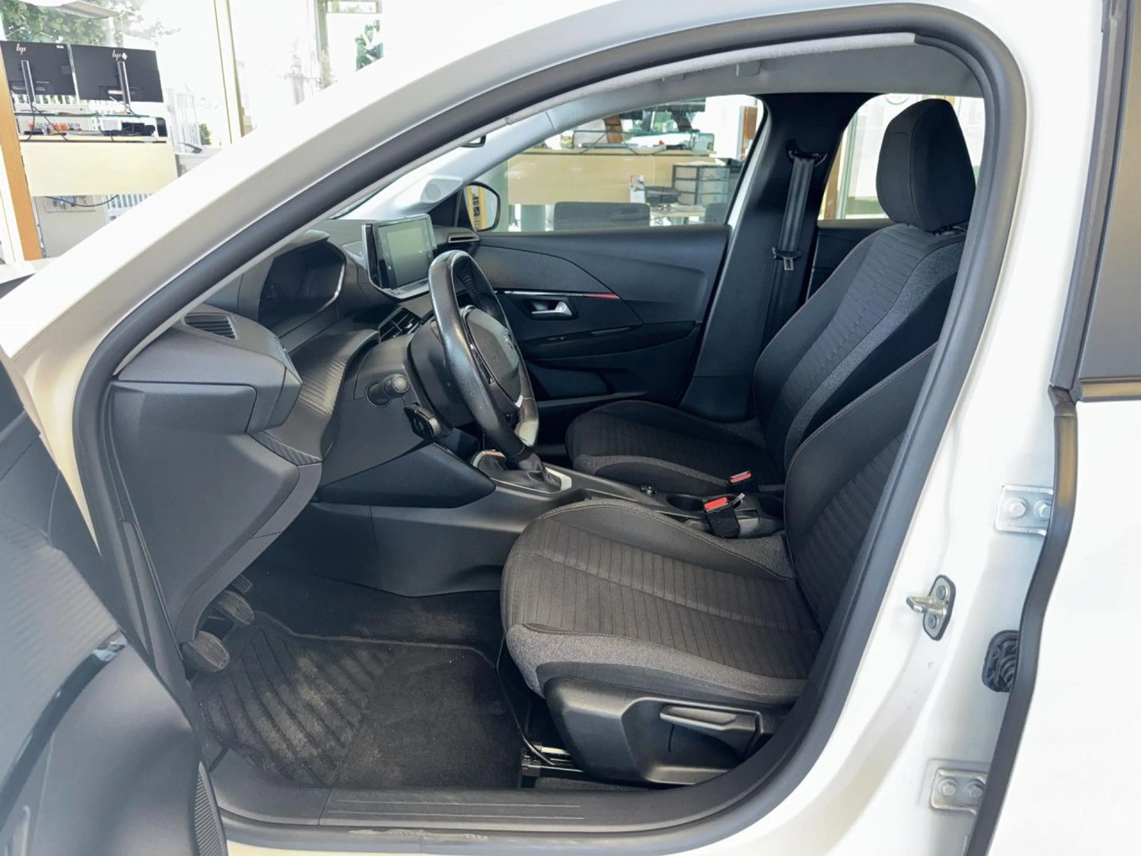 Peugeot 208 PureTech 100 Active, Sitzheizung! Bluetooth — photo 11