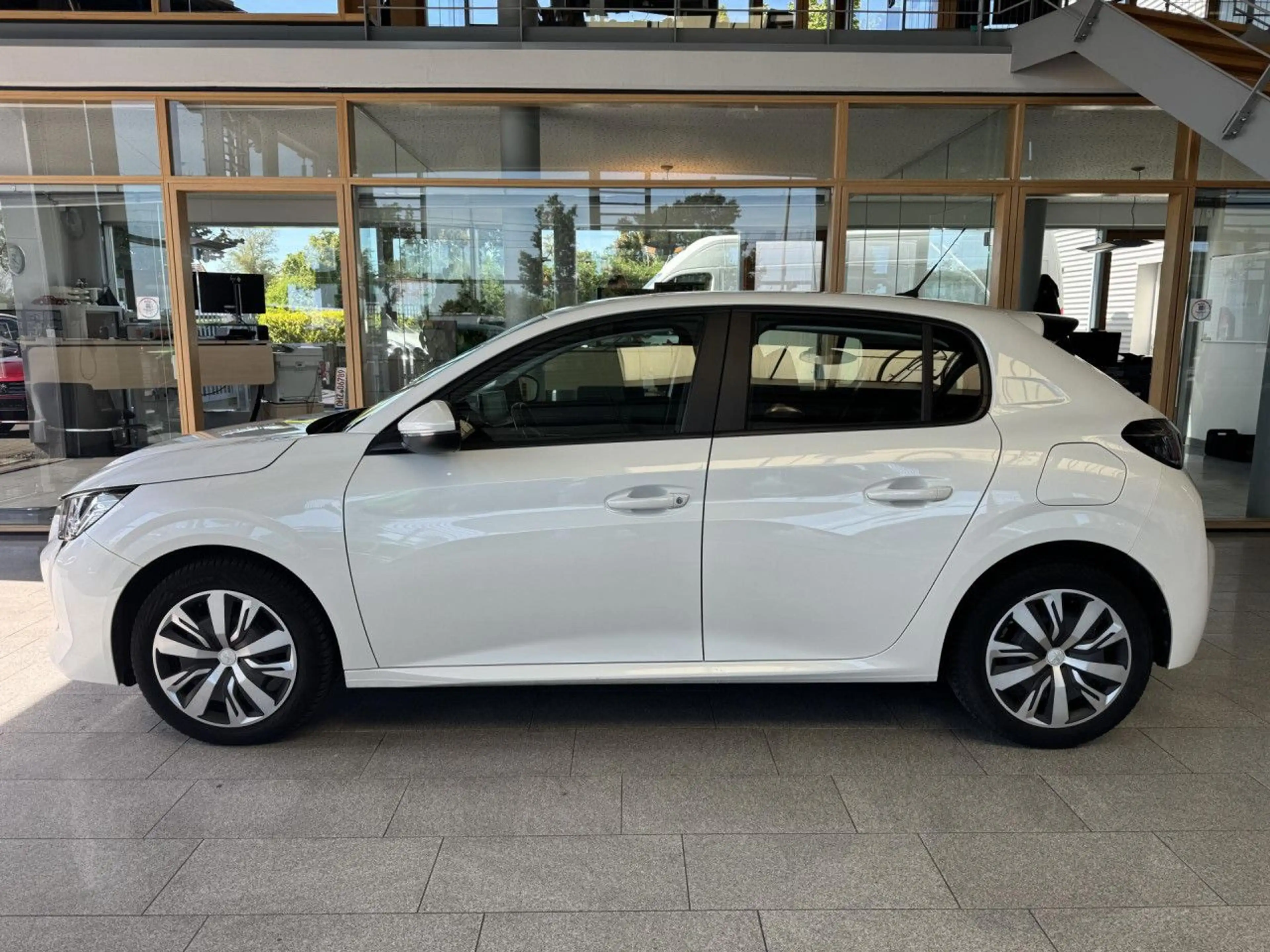 Peugeot 208 PureTech 100 Active, Sitzheizung! Bluetooth — photo 4