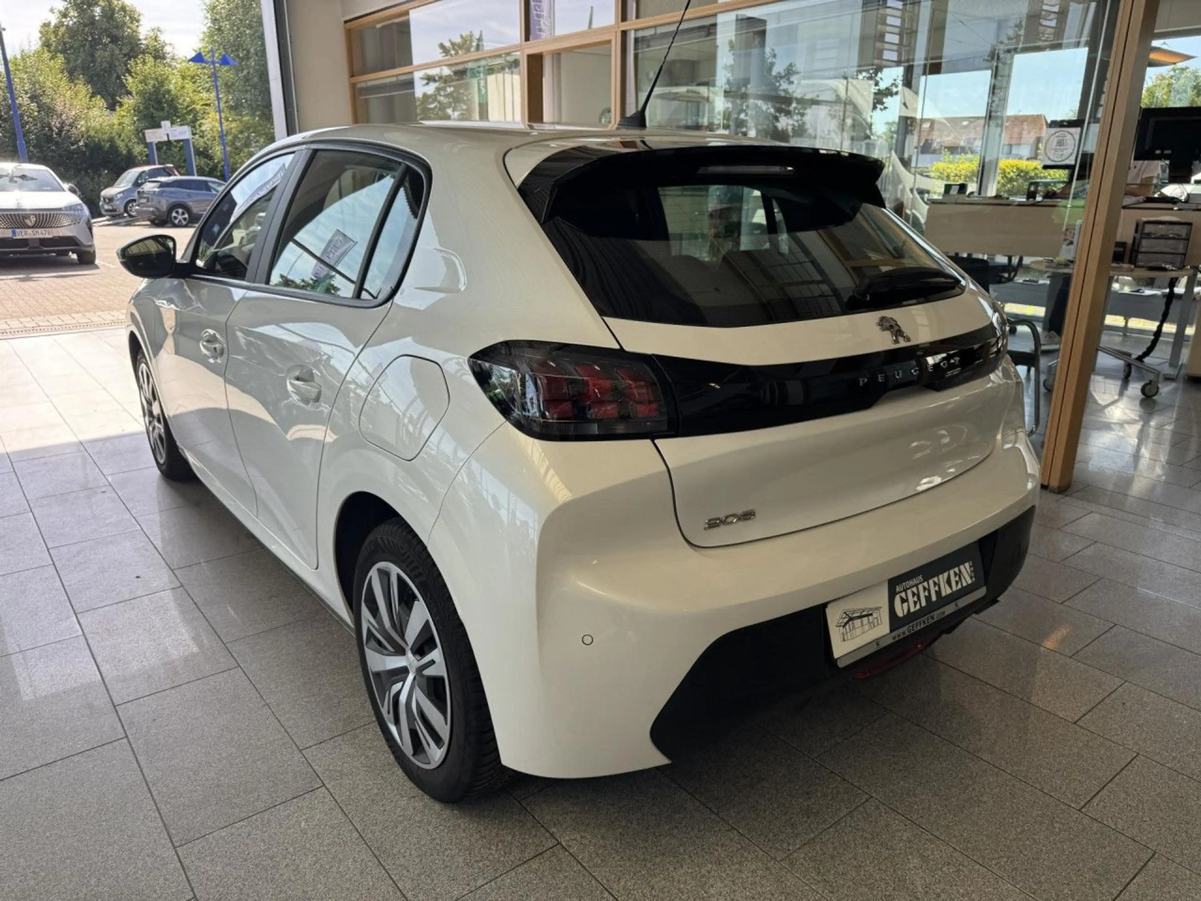 Peugeot 208 PureTech 100 Active, Sitzheizung! Bluetooth — photo 5