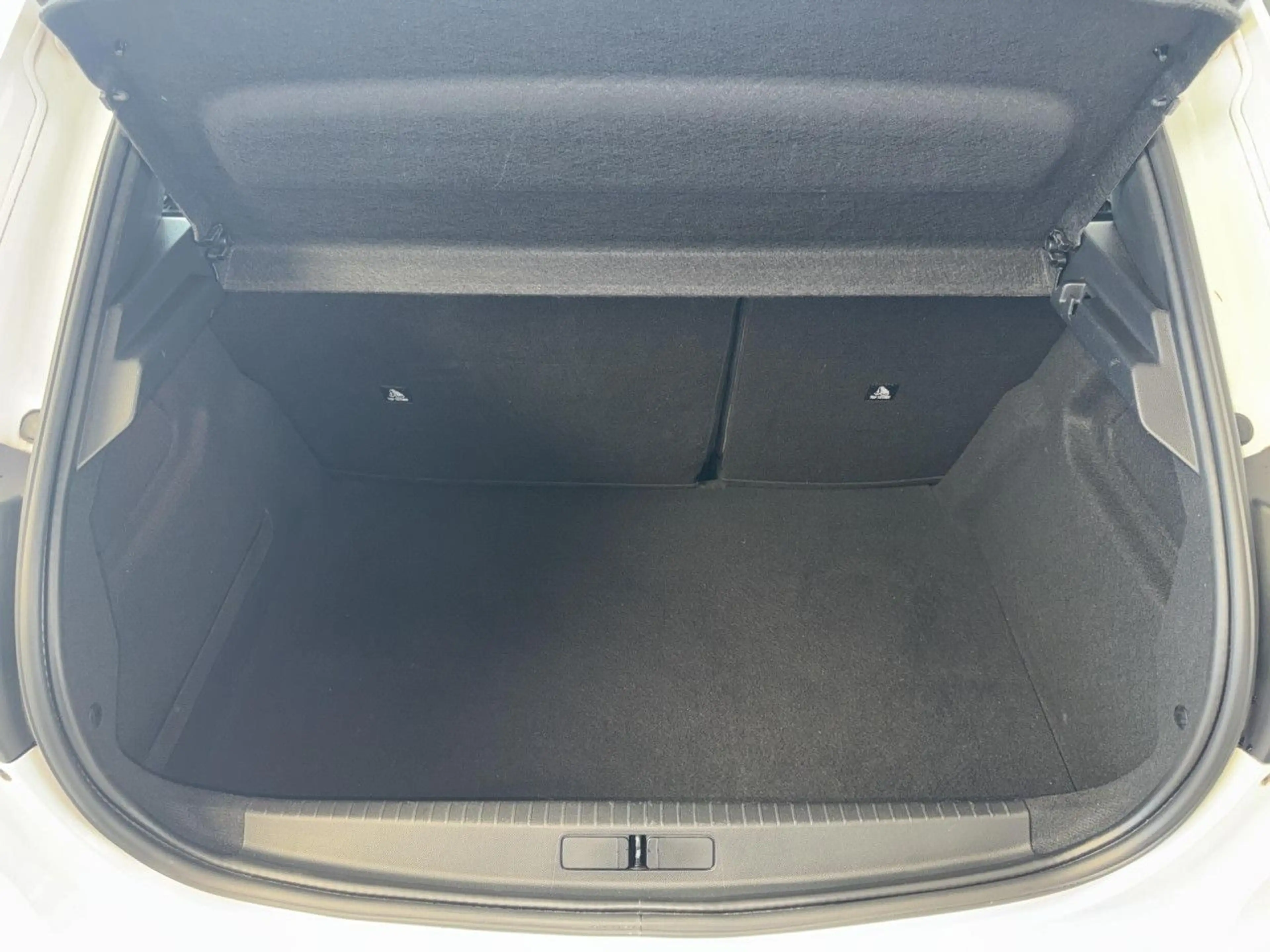 Peugeot 208 PureTech 100 Active, Sitzheizung! Bluetooth — photo 9