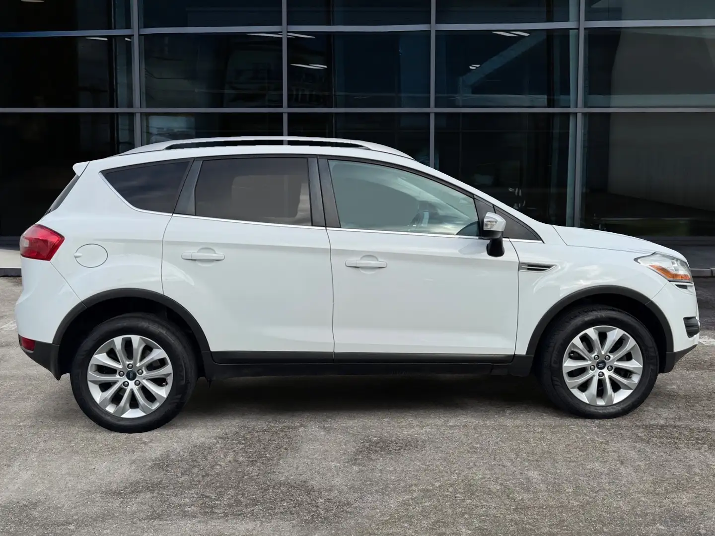 Ford Kuga 2.0 TDCi DPF Titanium 4x4 Weiß - 2