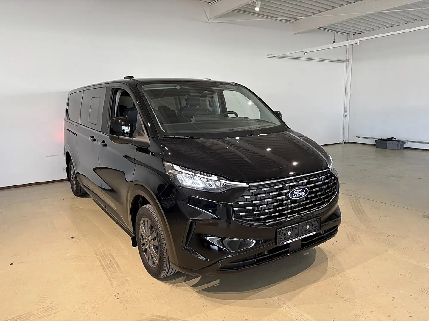 Ford Tourneo Custom Bus 2,0 EcoBlue 320 L2H1 FWD Titanium Aut. Schwarz - 1