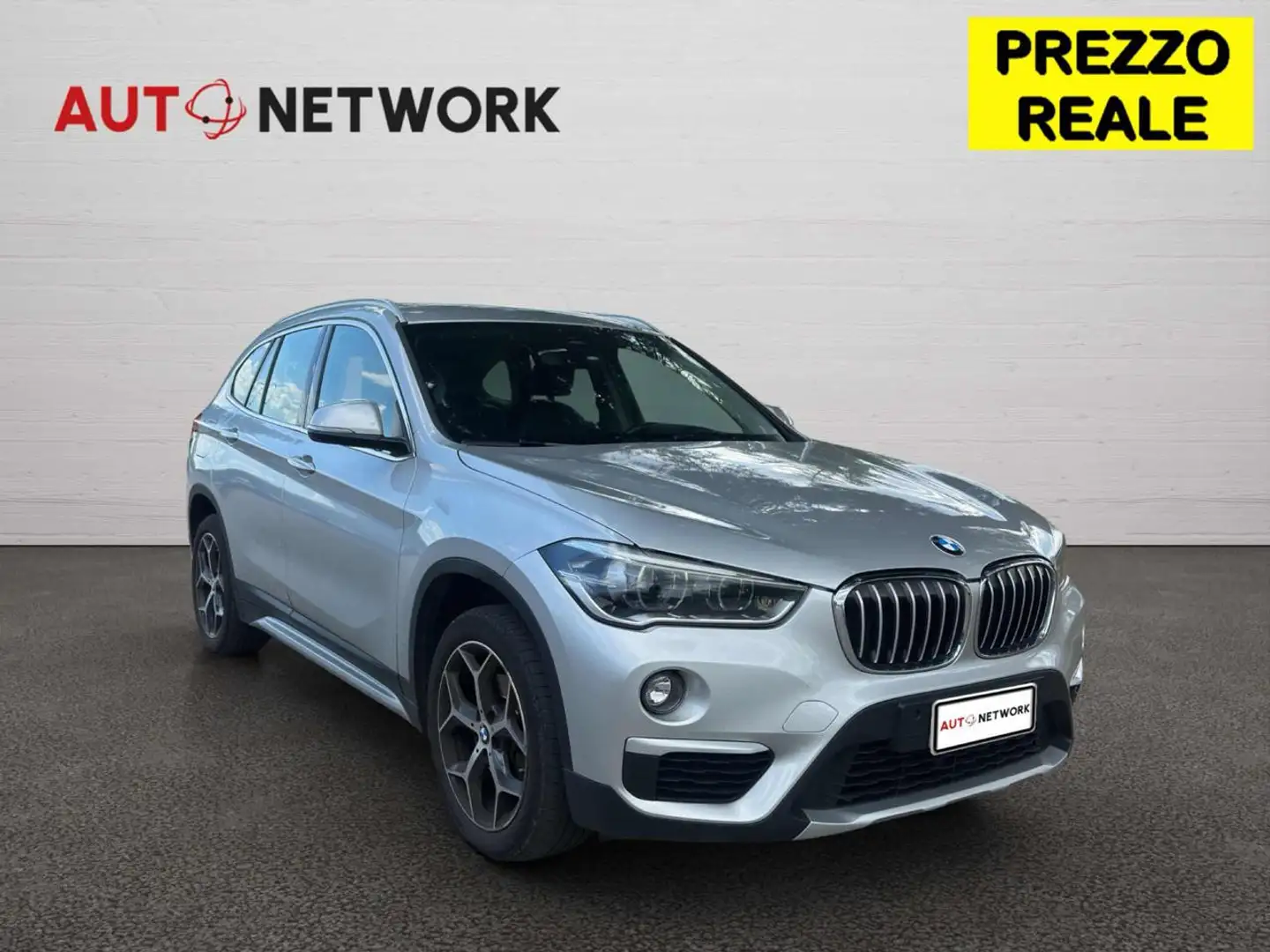 BMW X1 xDrive18d xLine Auto Grijs - 1