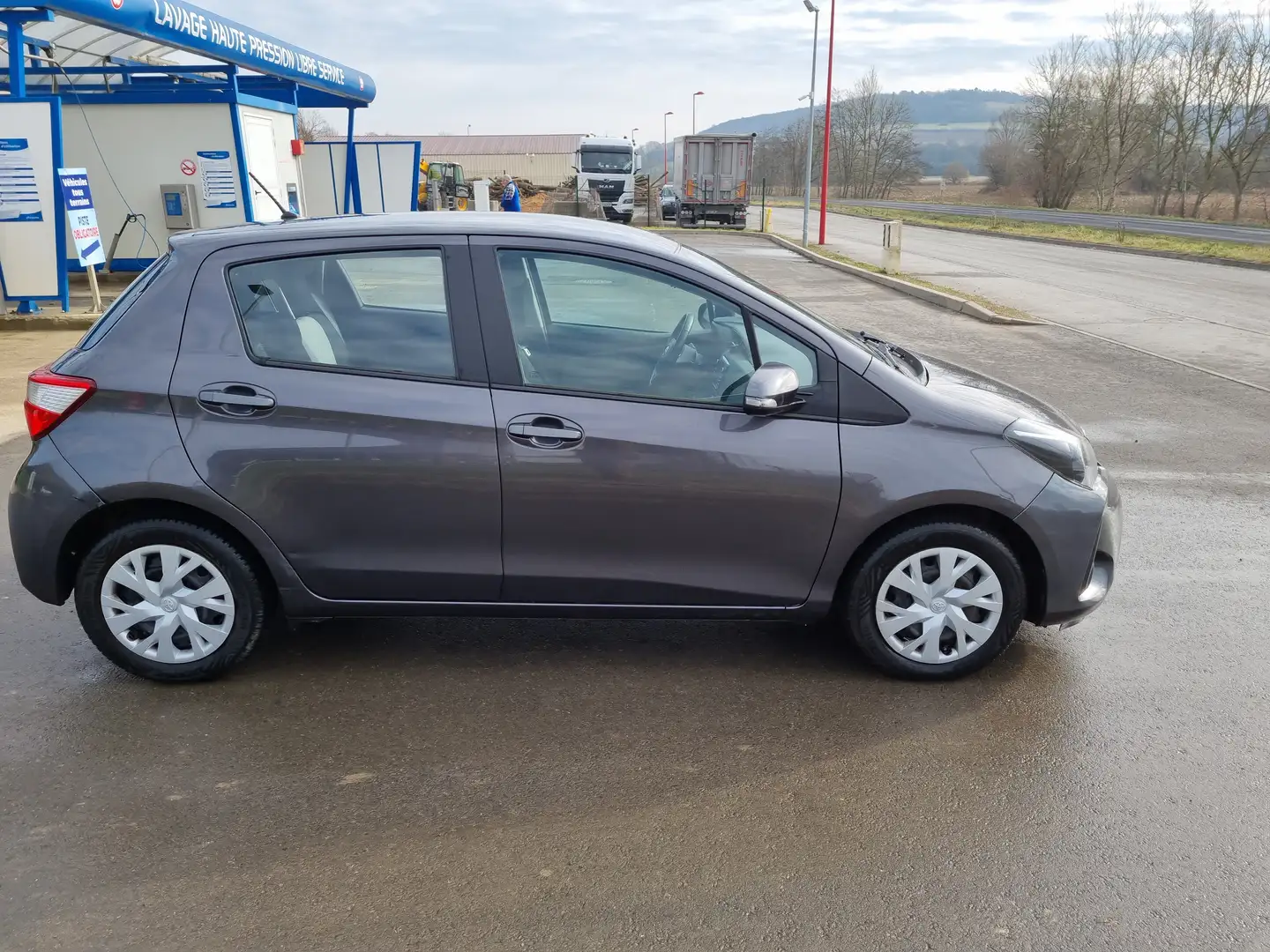 Toyota Yaris Yaris 1.5i Dual VVT-iE Comfort Grijs - 1