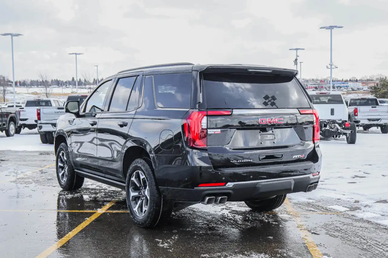 GMC Yukon снимка GMC Yukon