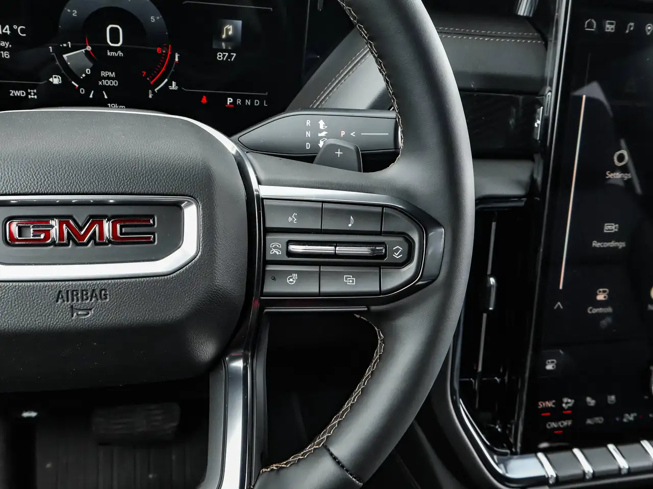 GMC Yukon photo GMC Yukon