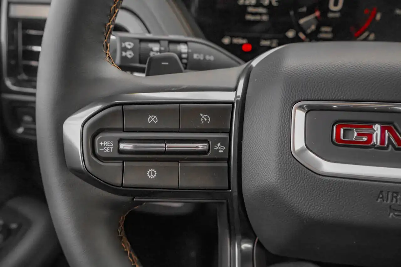 GMC Yukon снимка GMC Yukon