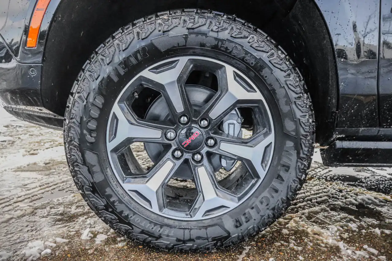 GMC Yukon снимка GMC Yukon