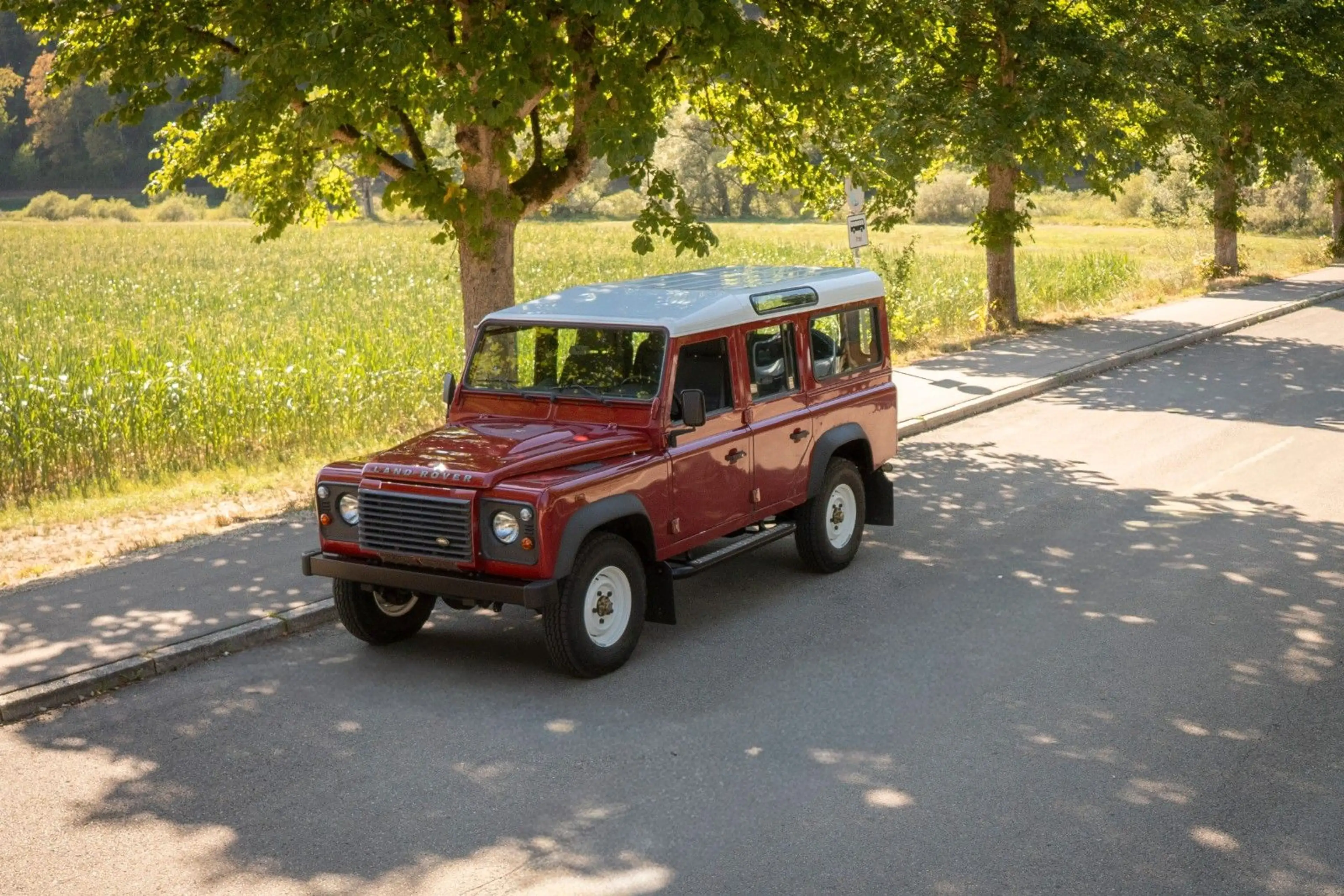 Land Rover Defender 110 TD4 — photo 2