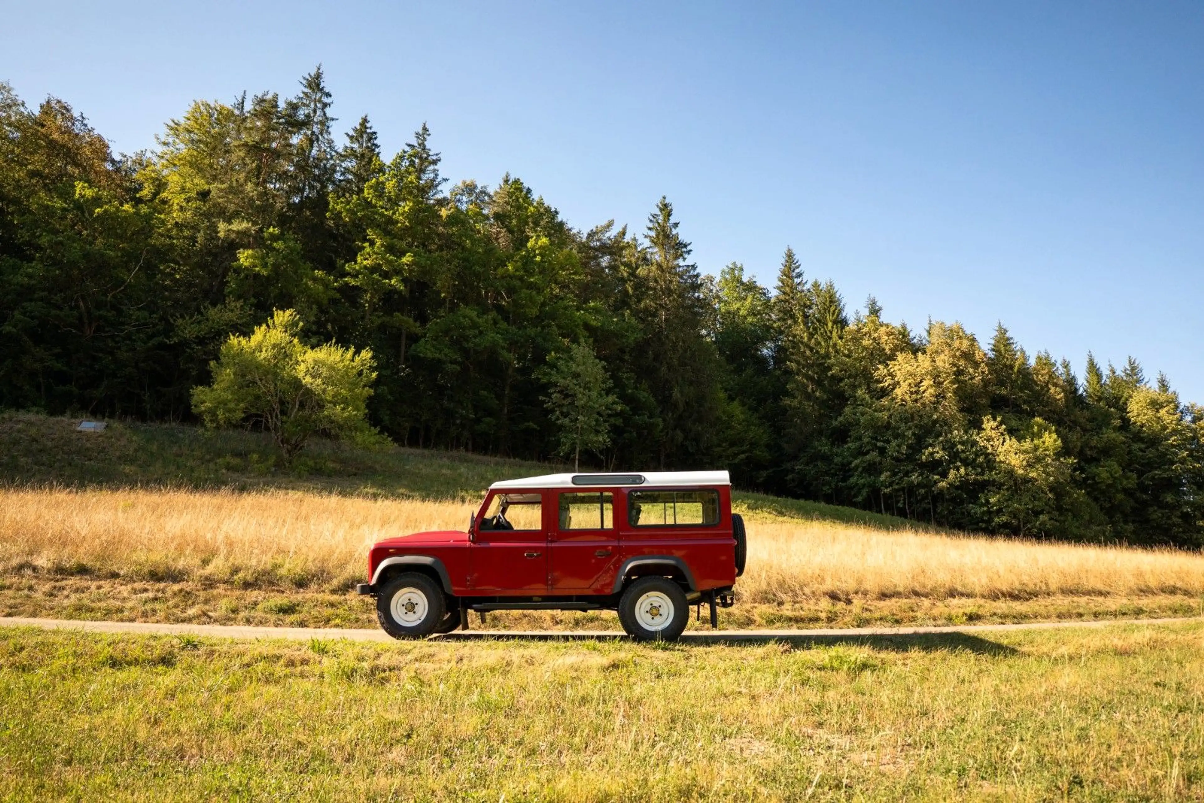 Land Rover Defender 110 TD4 — photo 9